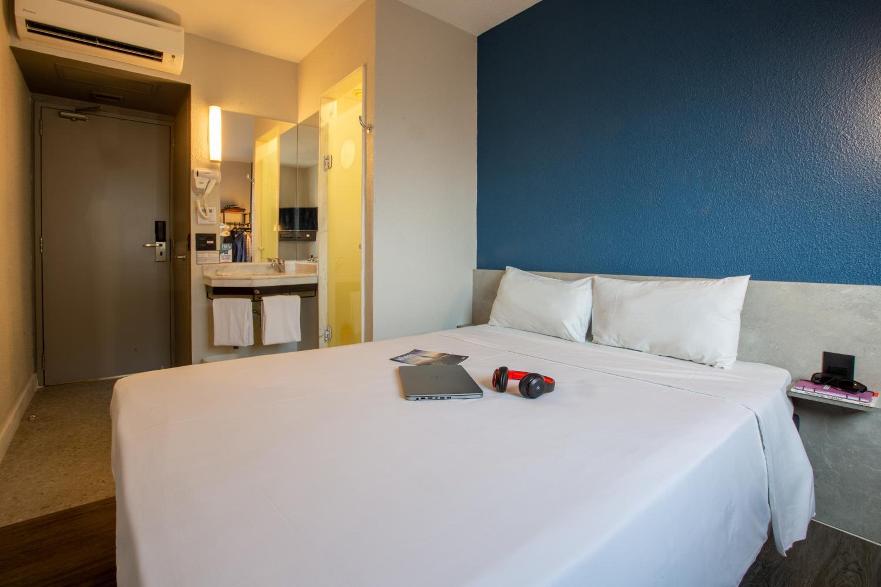 Superior Double Room thumbnail 5
