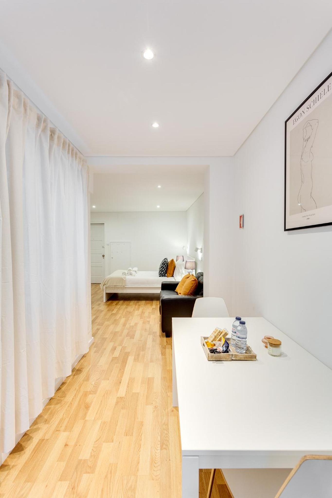 Studio Apartment - Photo 8