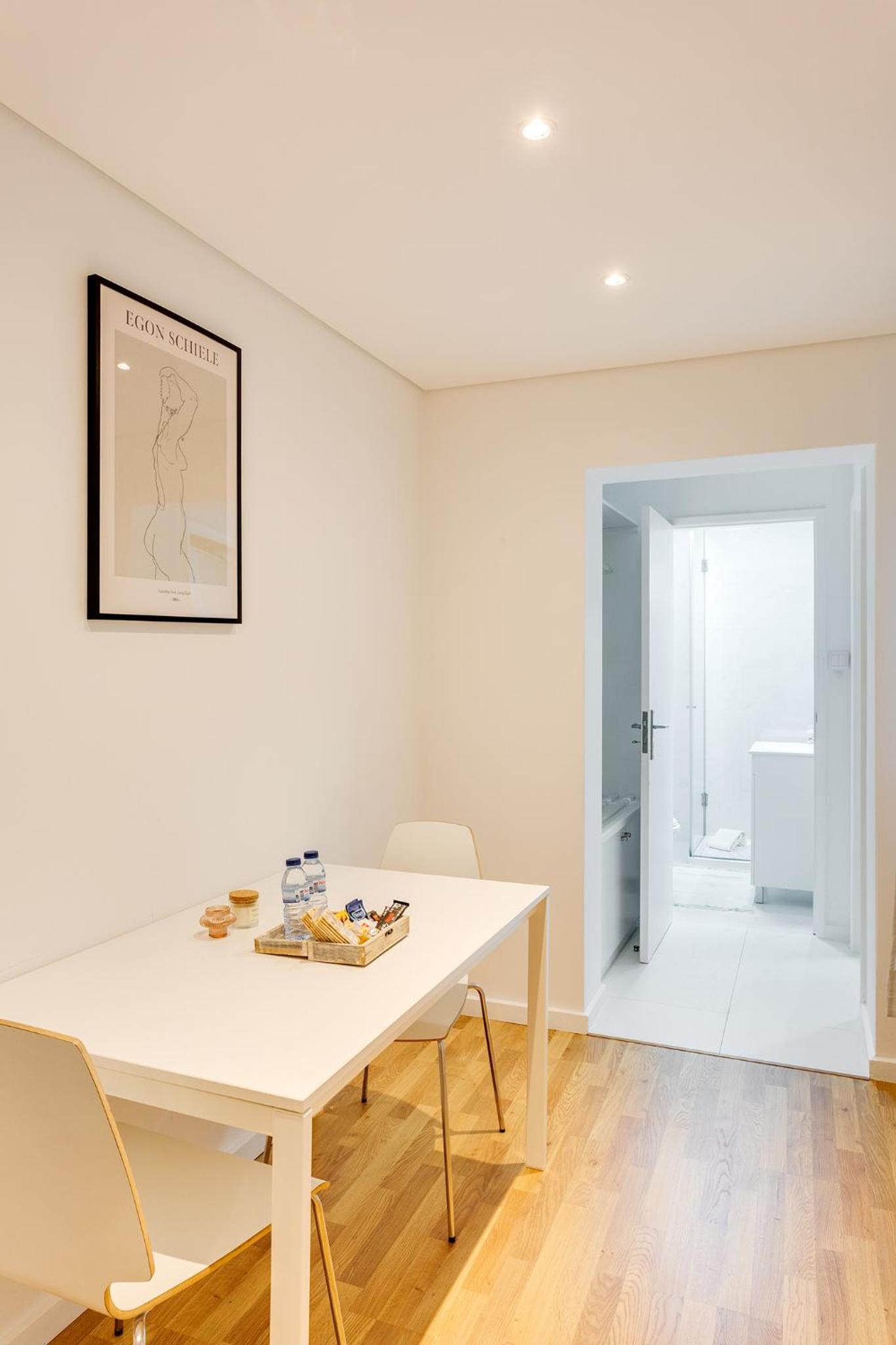 Studio Apartment - Photo 9