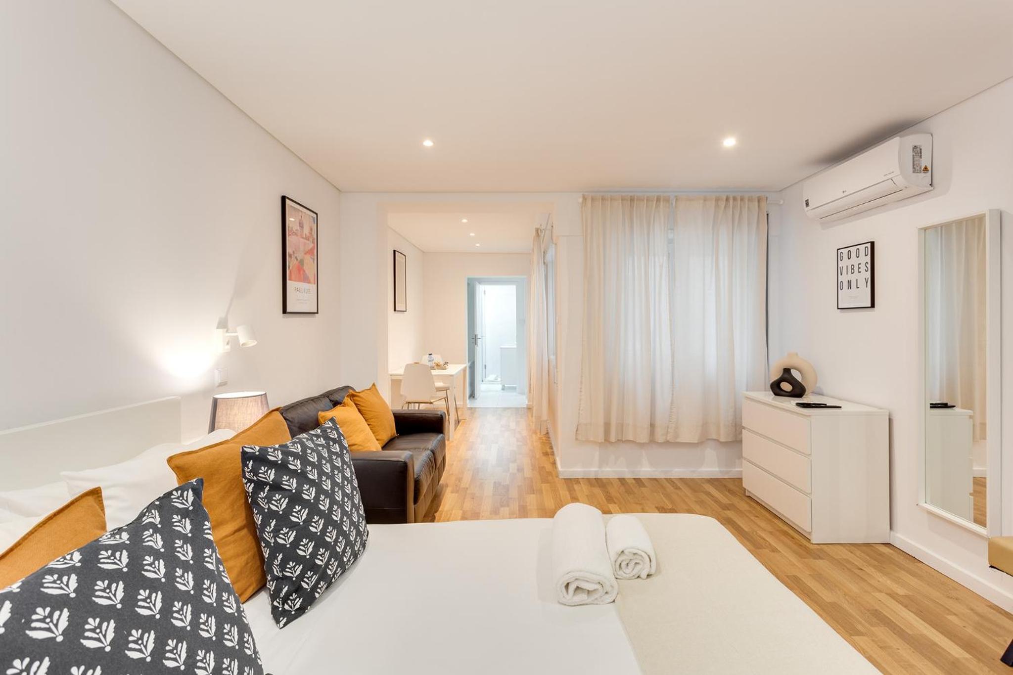 Studio Apartment - Photo 12