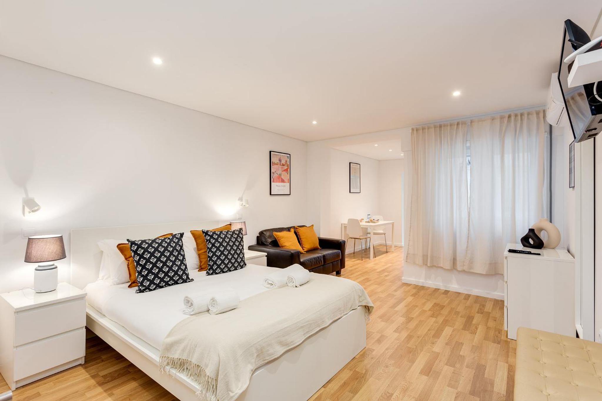 Studio Apartment - Photo 6