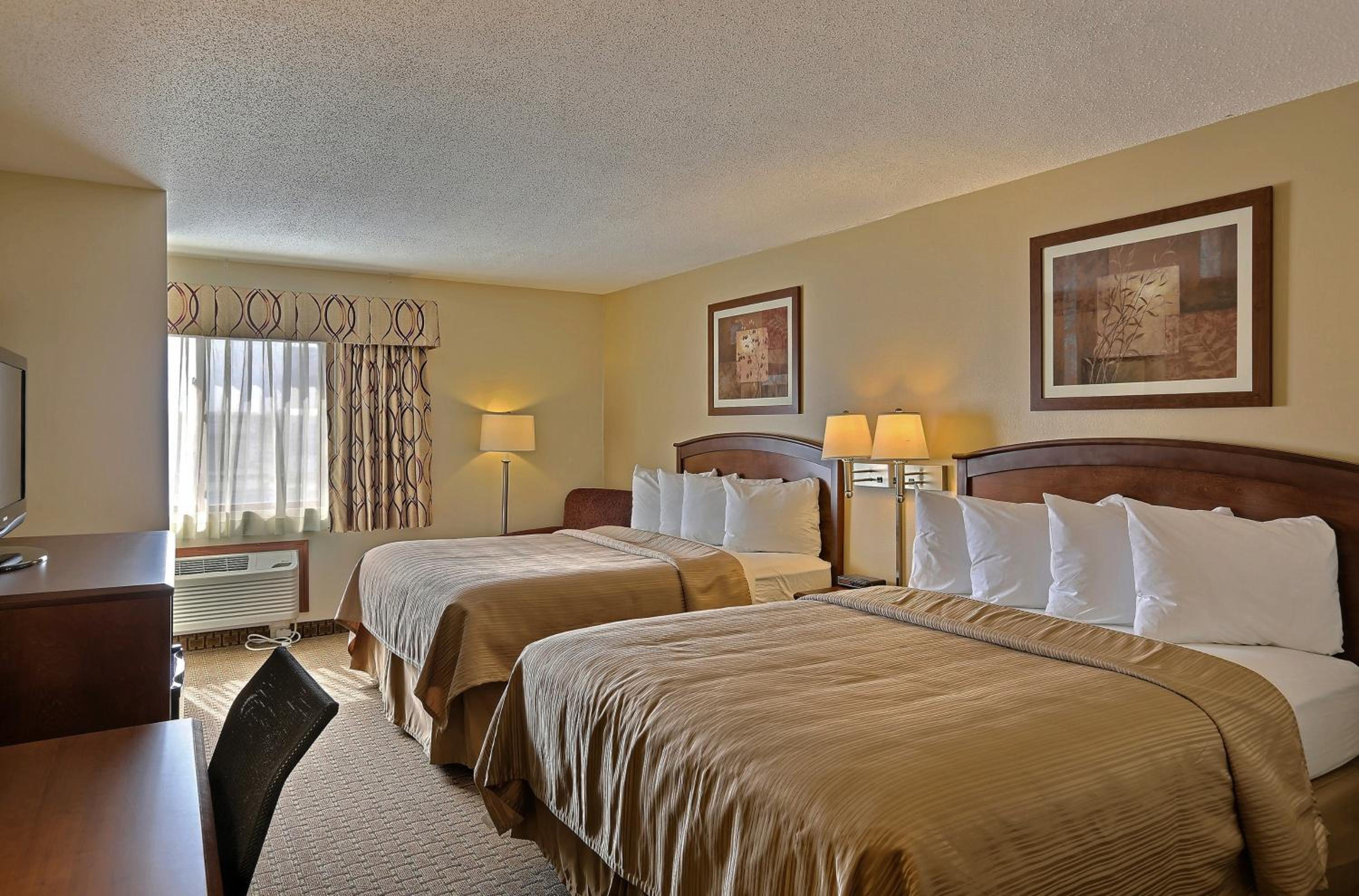 Queen Room with Two Queen Beds - Photo 3
