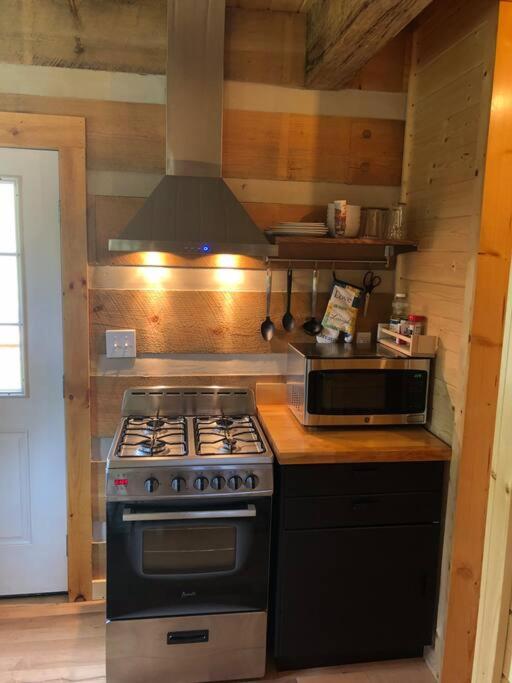 Two-Bedroom House - Photo 10