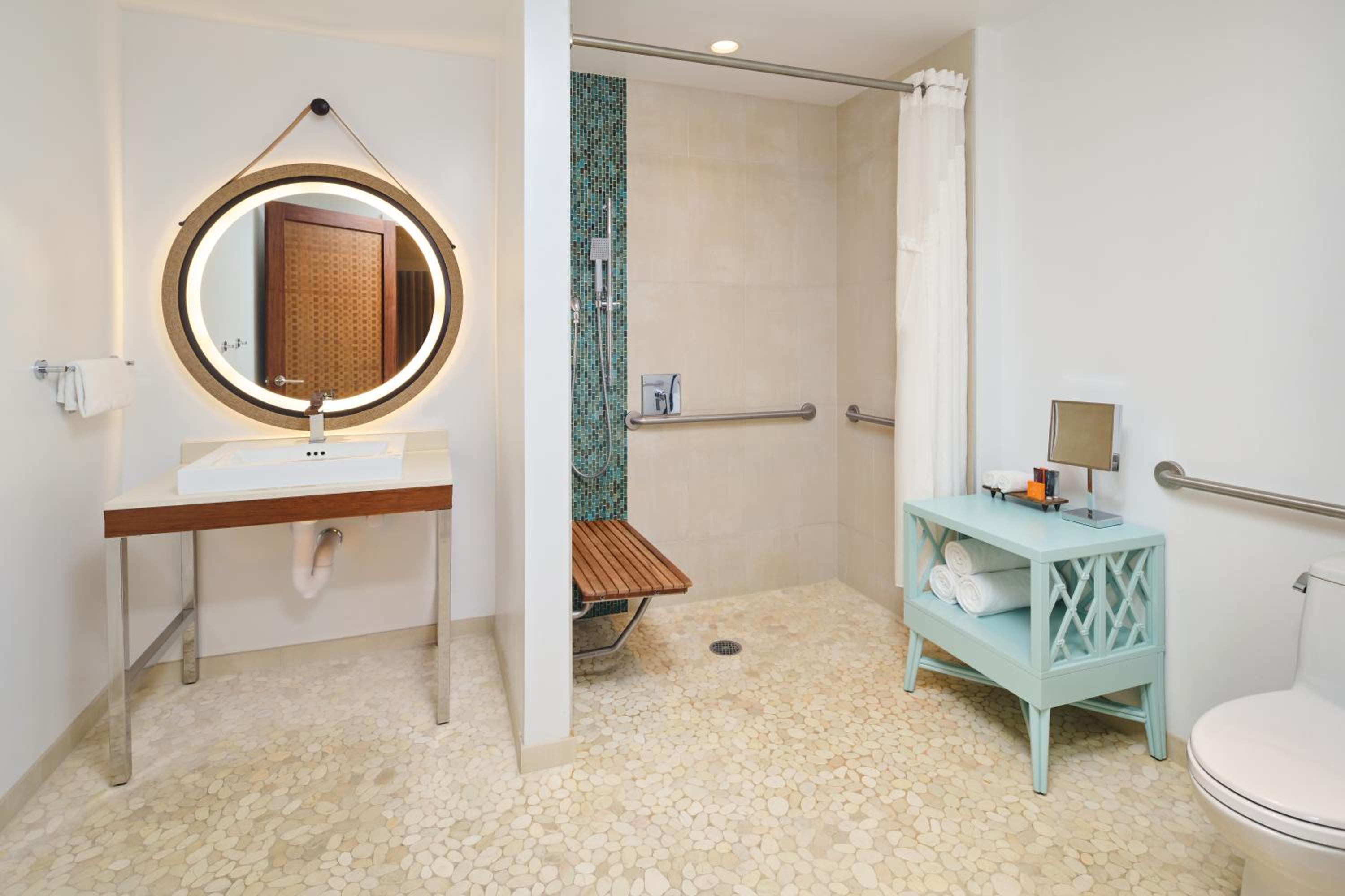 Queen Room with Two Queen Beds with Accessible Shower - Disability Access