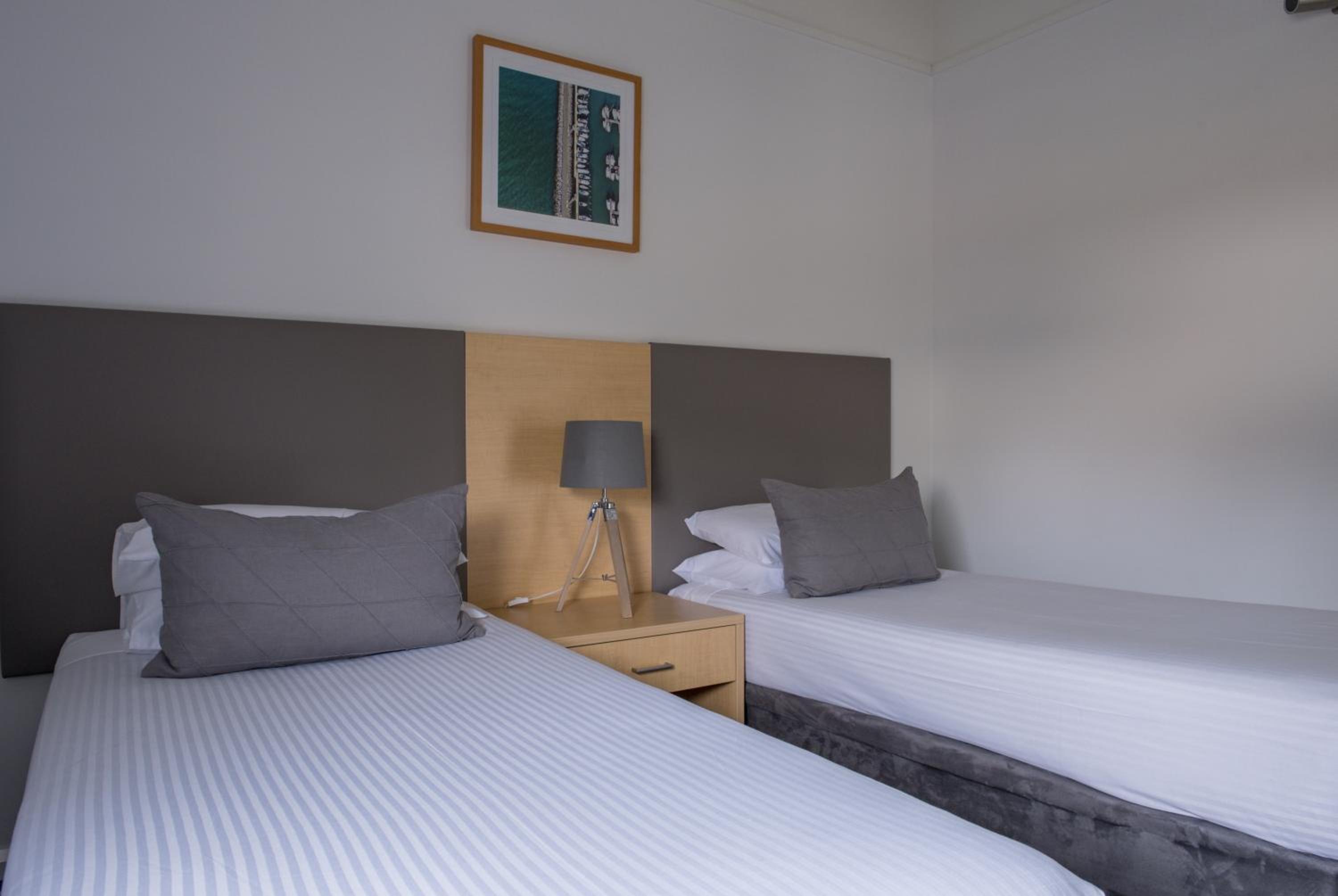 Deluxe Two-Bedroom Apartment with Bay View photo 3