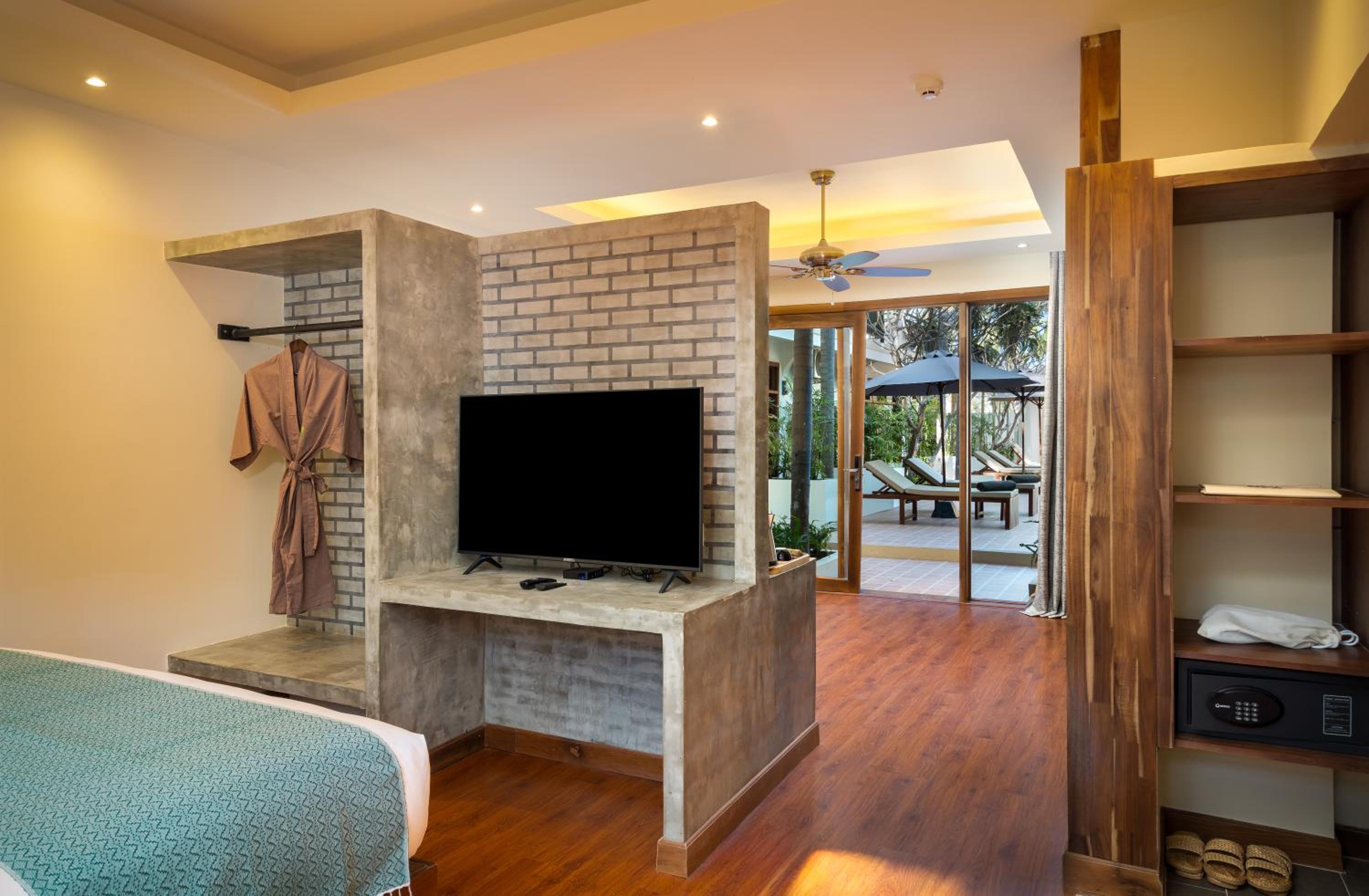 Family Room with Garden View - Photo 5