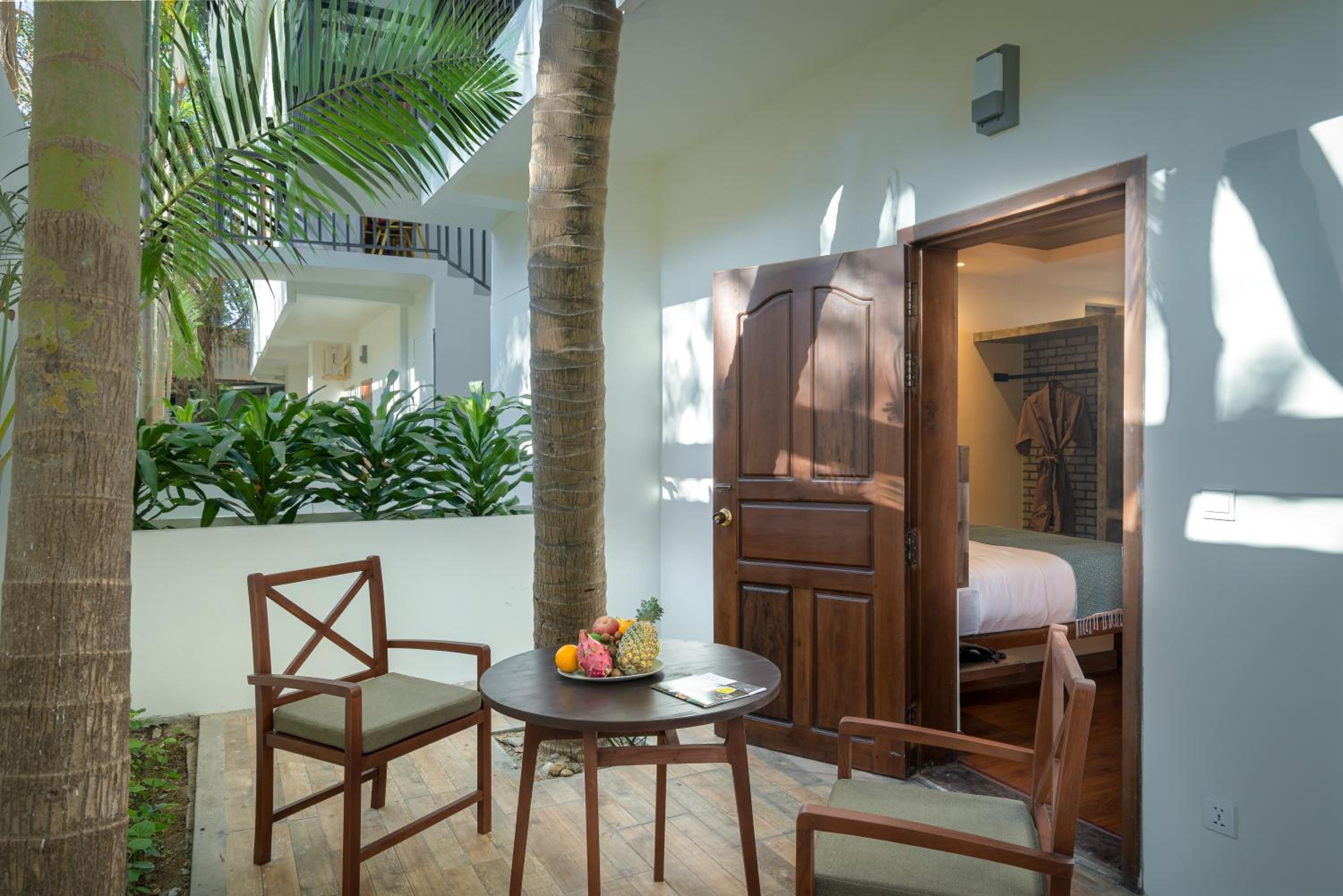 Family Room with Garden View - Photo 6