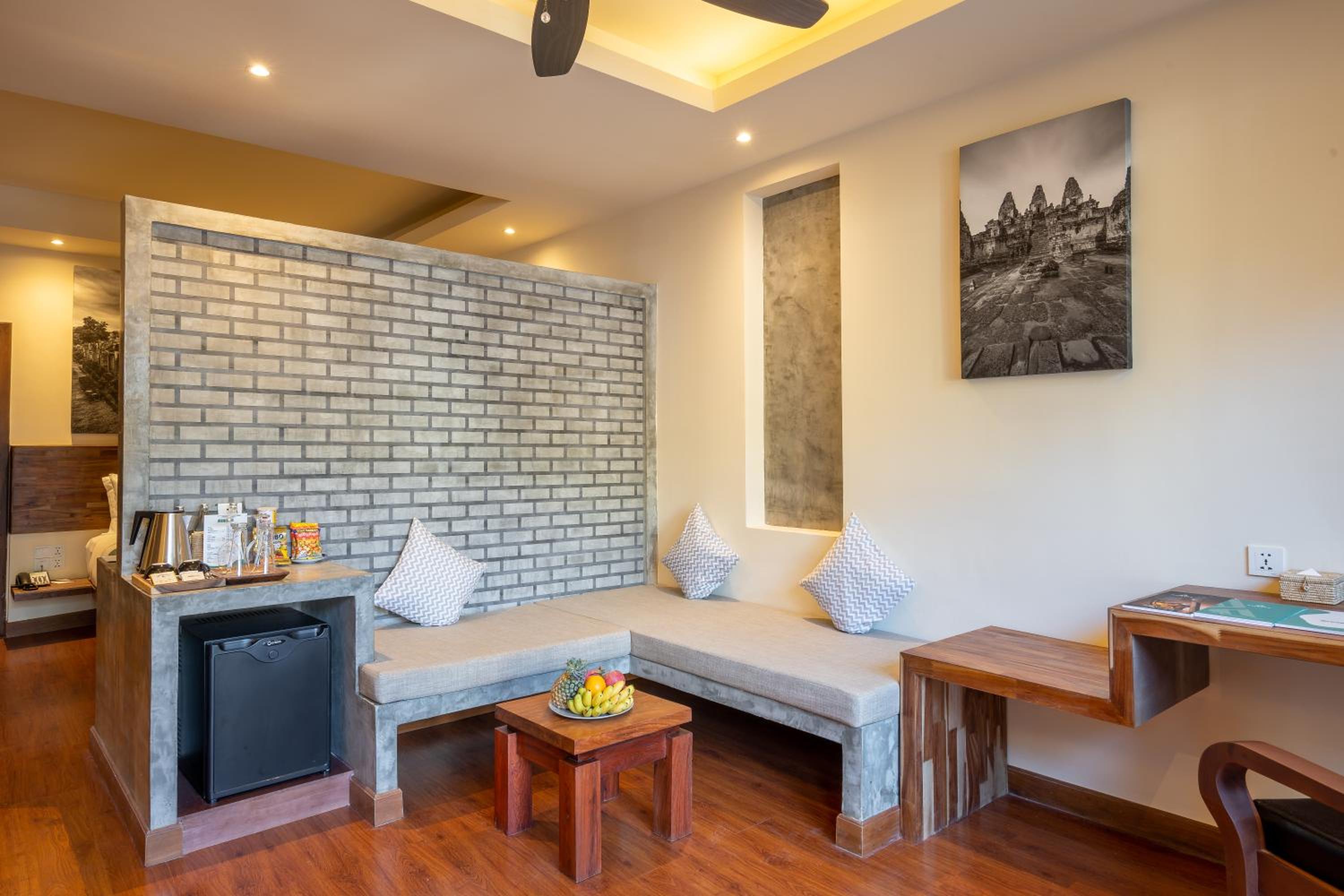 Family Room with Garden View - Photo 7