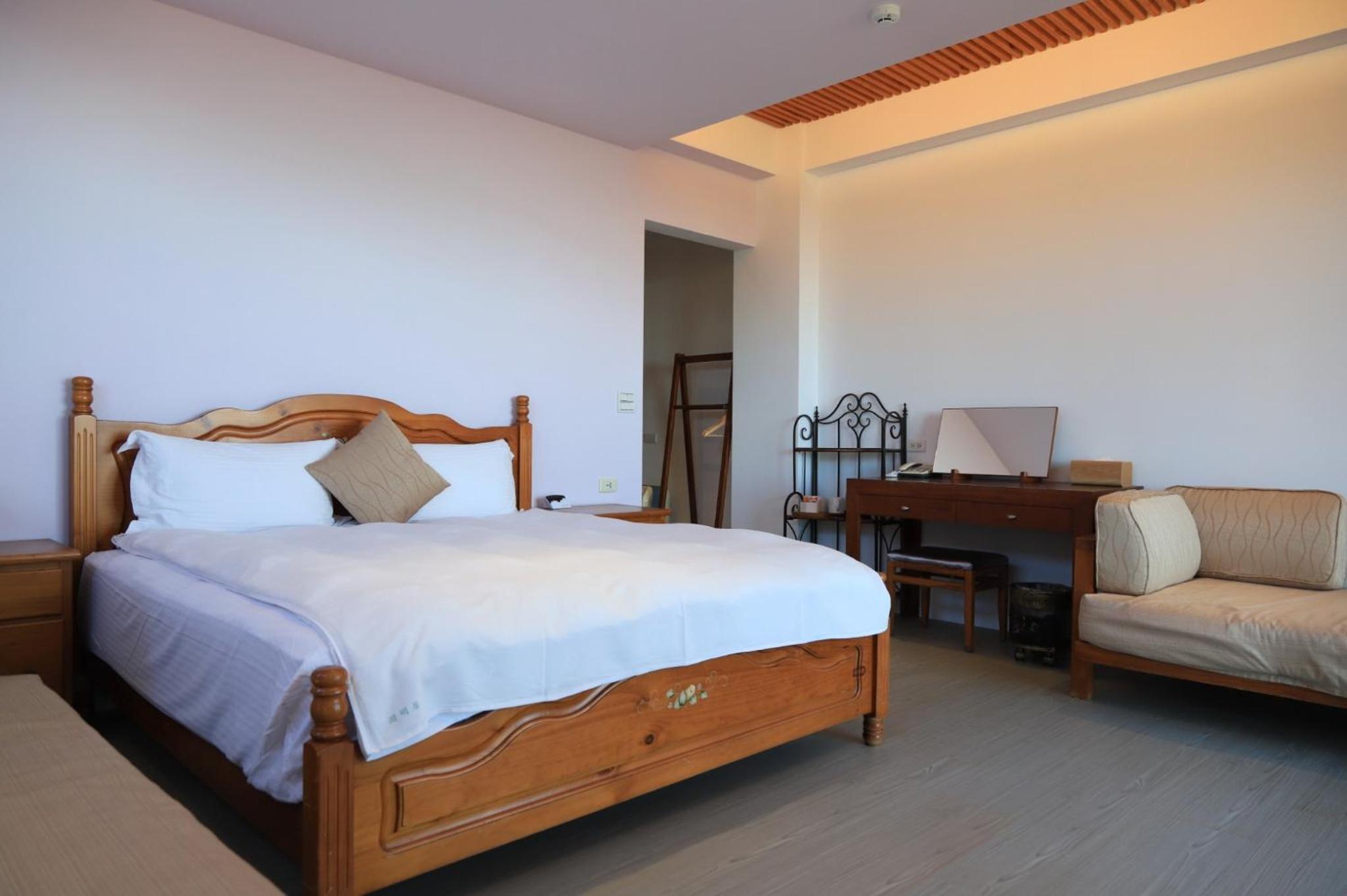 Modern style building-Deluxe Double Room with Balcony photo 2