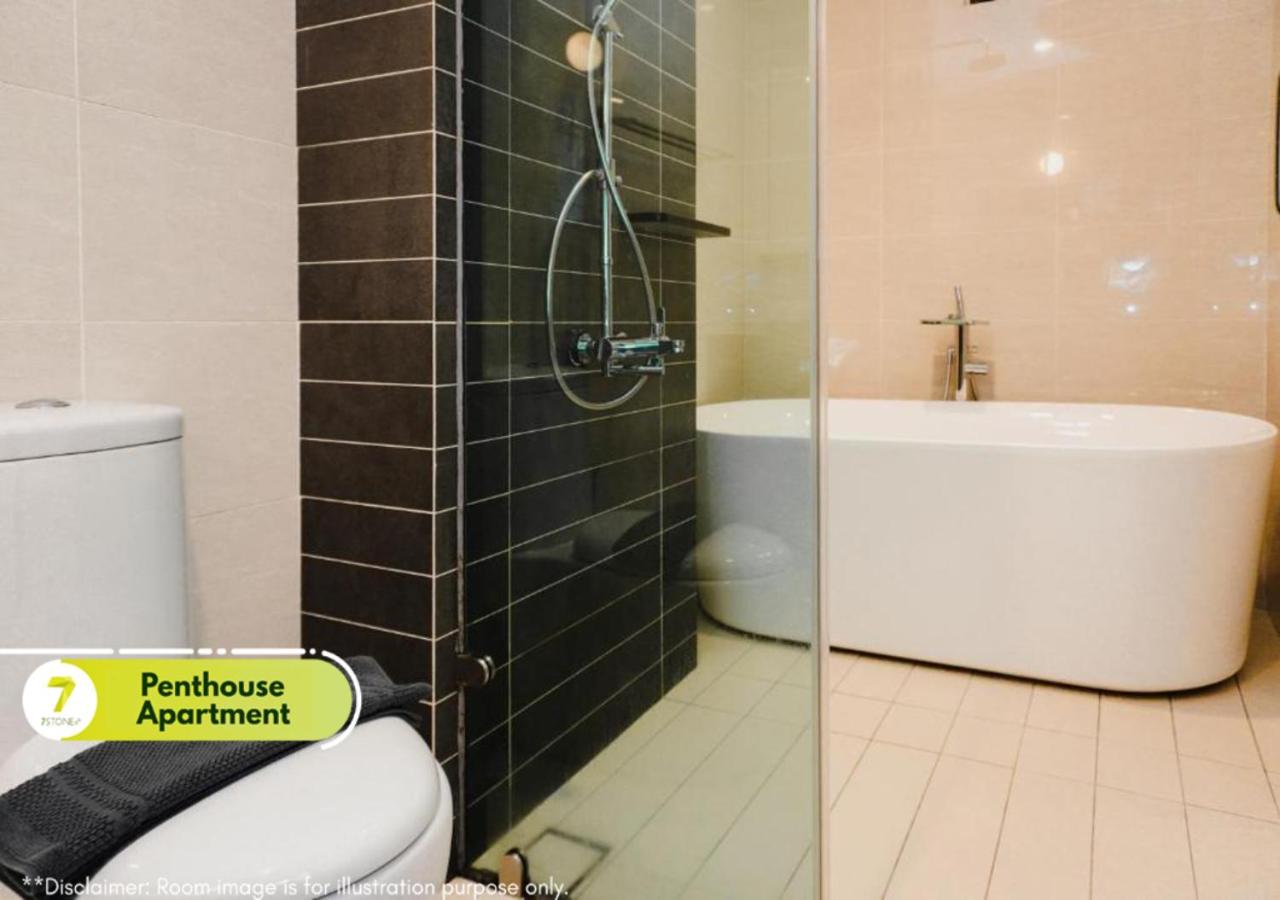 3-Bedroom Luxury King Suite with Balcony (High Zone) - Photo 13