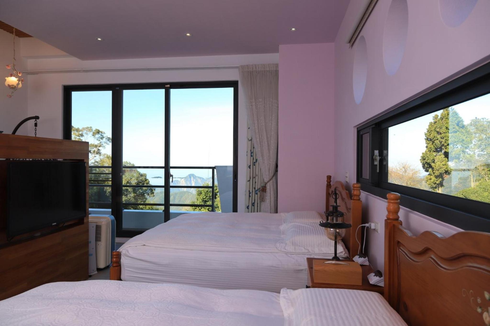Superior Queen Room with Two Queen Beds photo 3