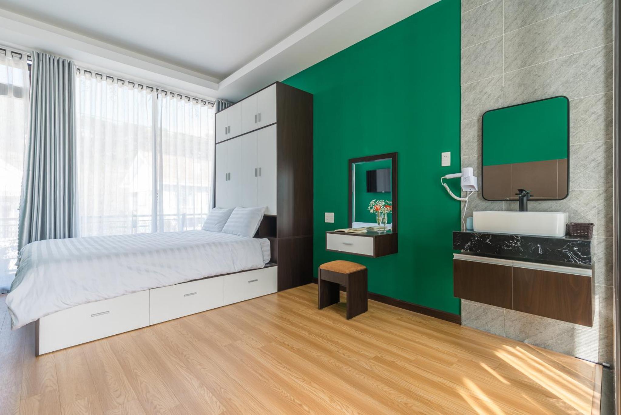 Queen Room With Balcony