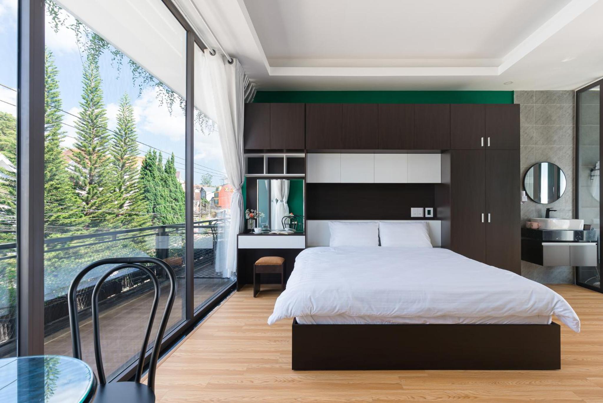 King Room With Balcony