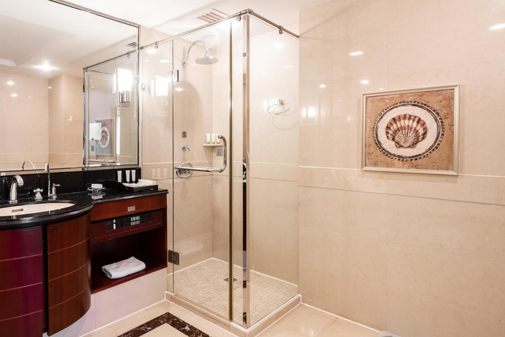 Deluxe King Room photo 2