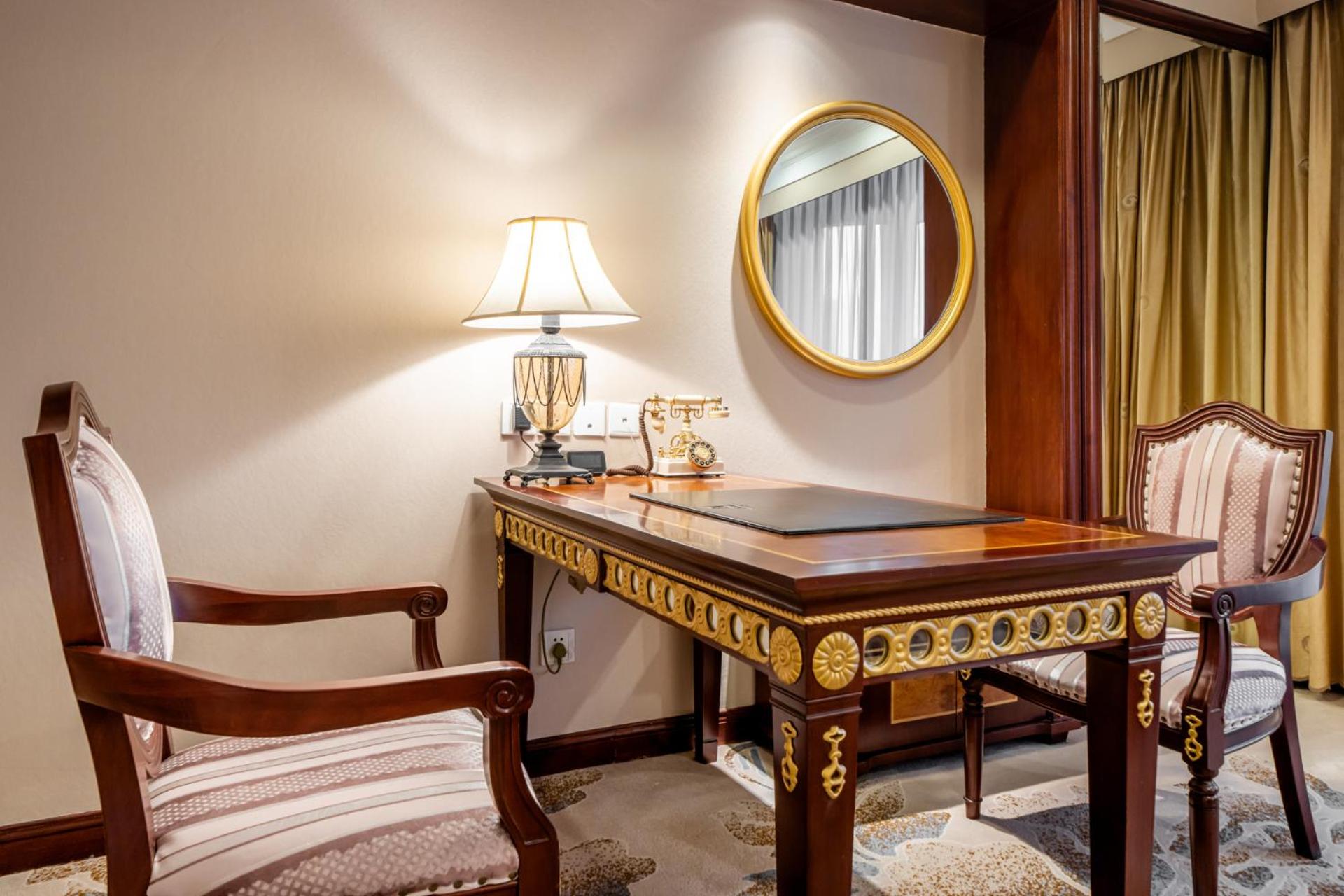 Deluxe King Room photo 3