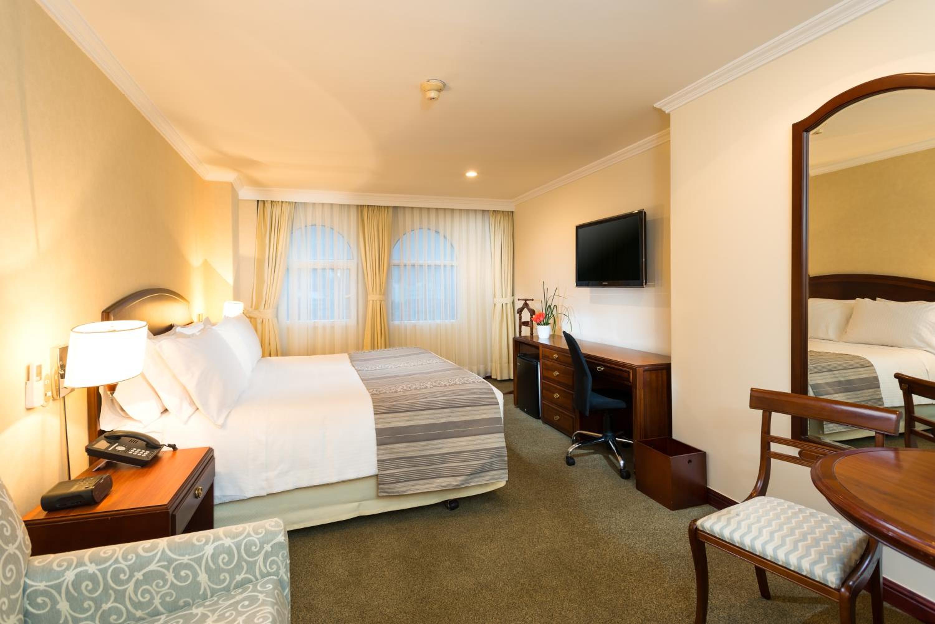 Standard Queen Room - Photo 5