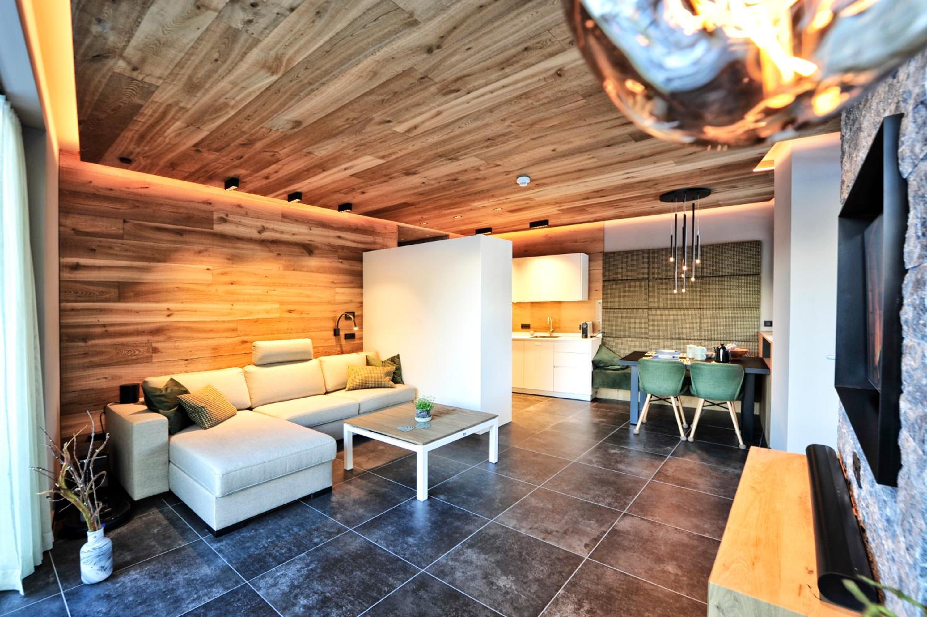 One-Bedroom Apartment photo 1