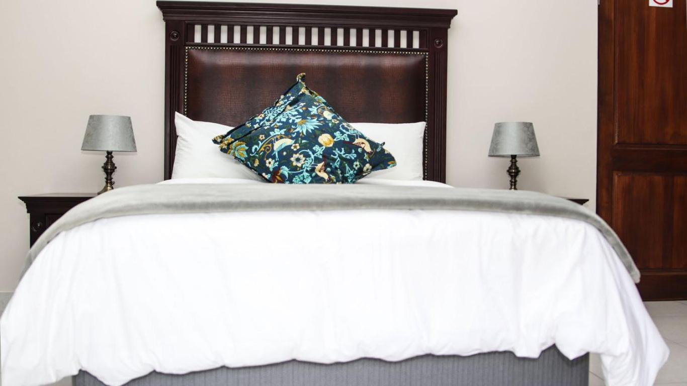 Luxury Queen Room - Photo 5