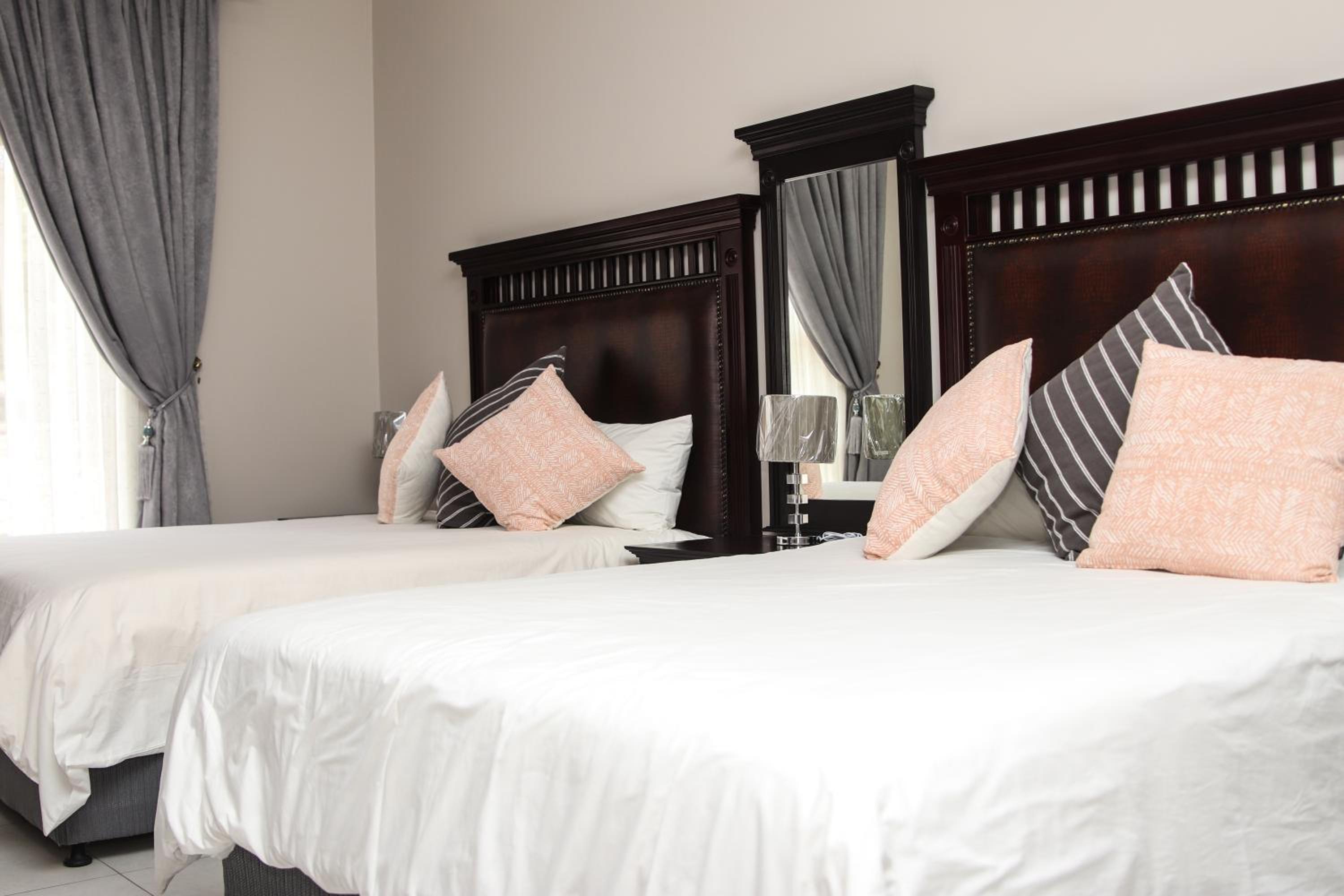 Luxury Family Room - Photo 1