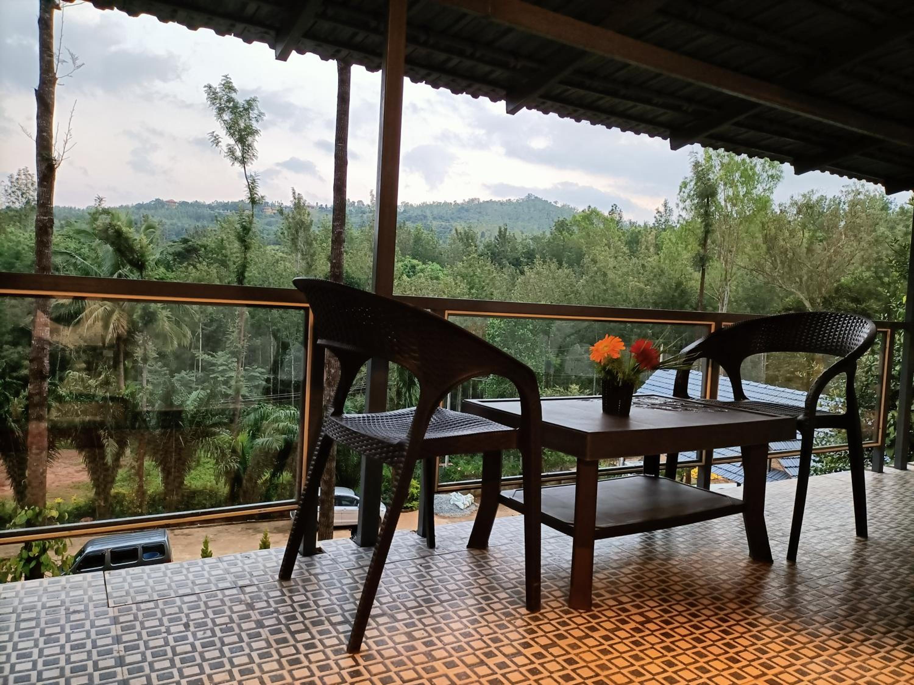 Deluxe Room with Balcony - Photo 2