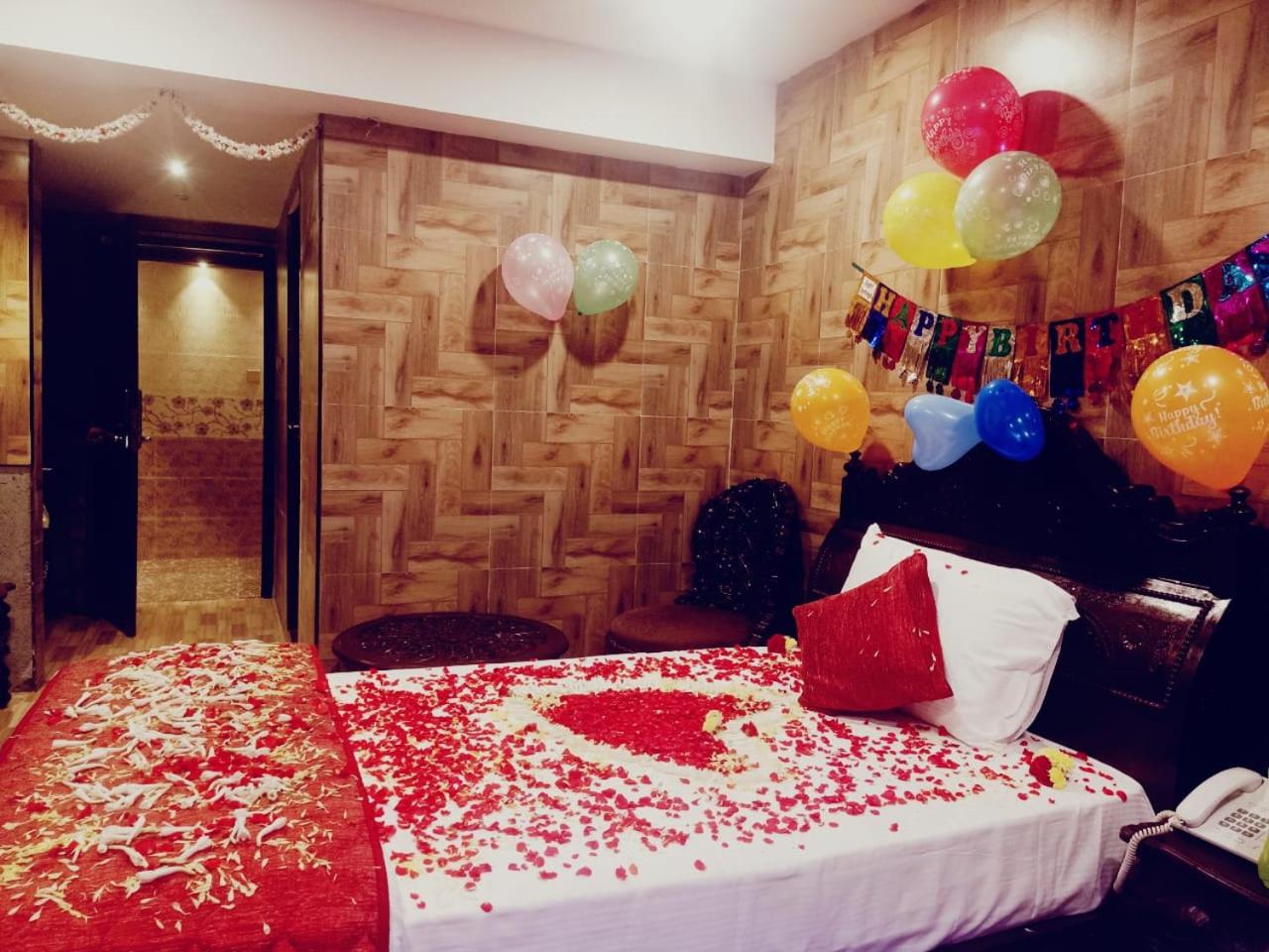 Queen Room photo 2