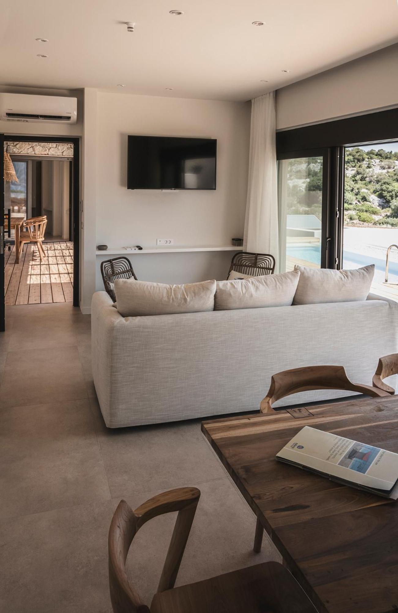 Three-Bedroom Villa photo 1