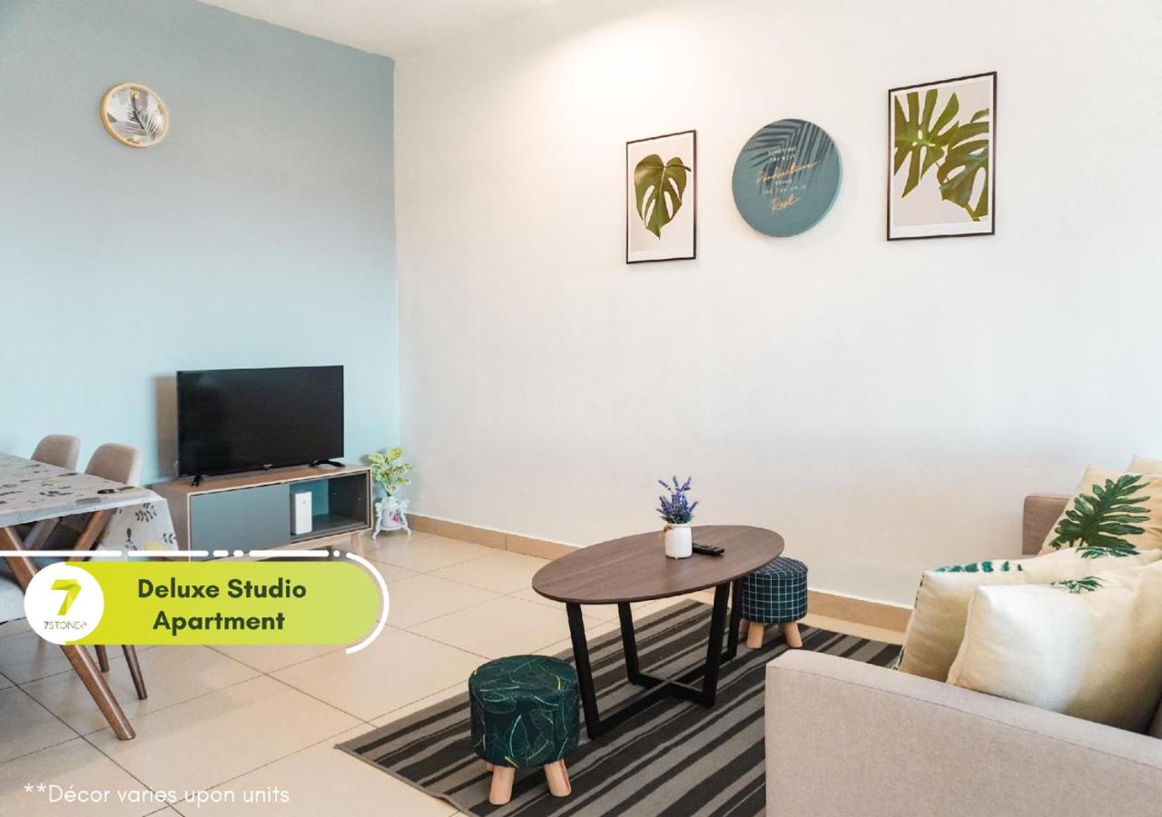 Deluxe Studio Suite with Balcony - Photo 6