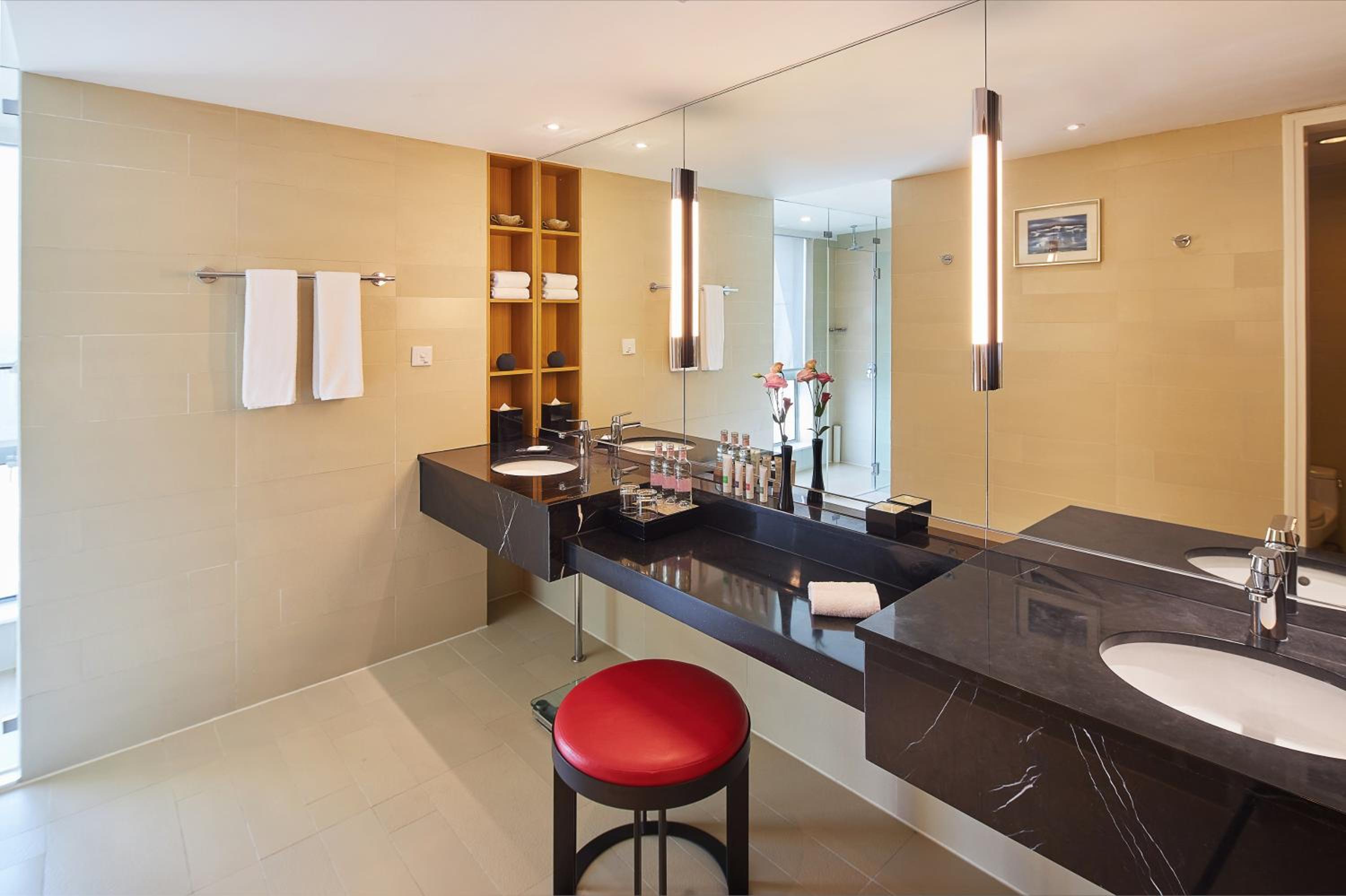 Executive Suite - Photo 4