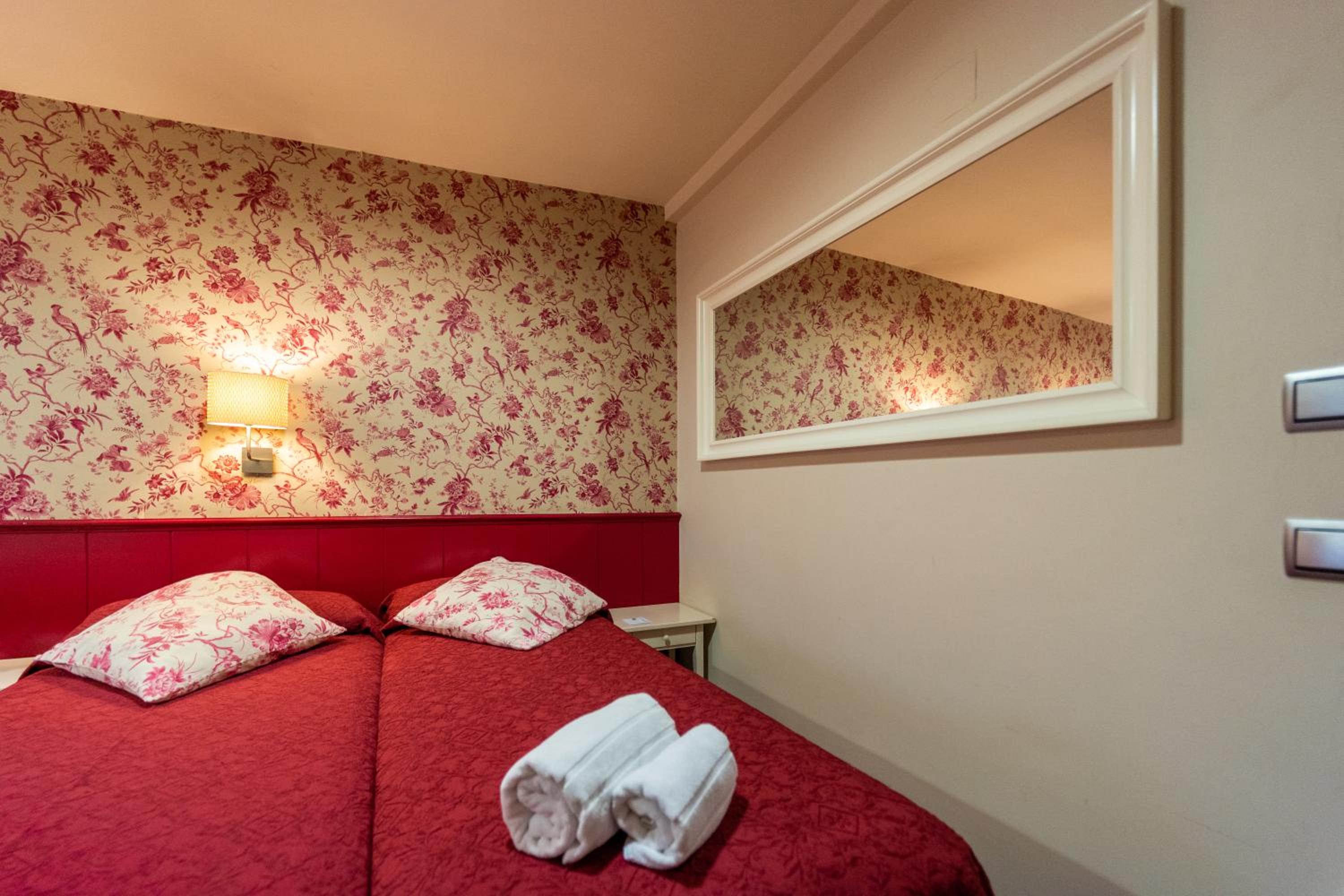 Double or Twin Room - Photo 2