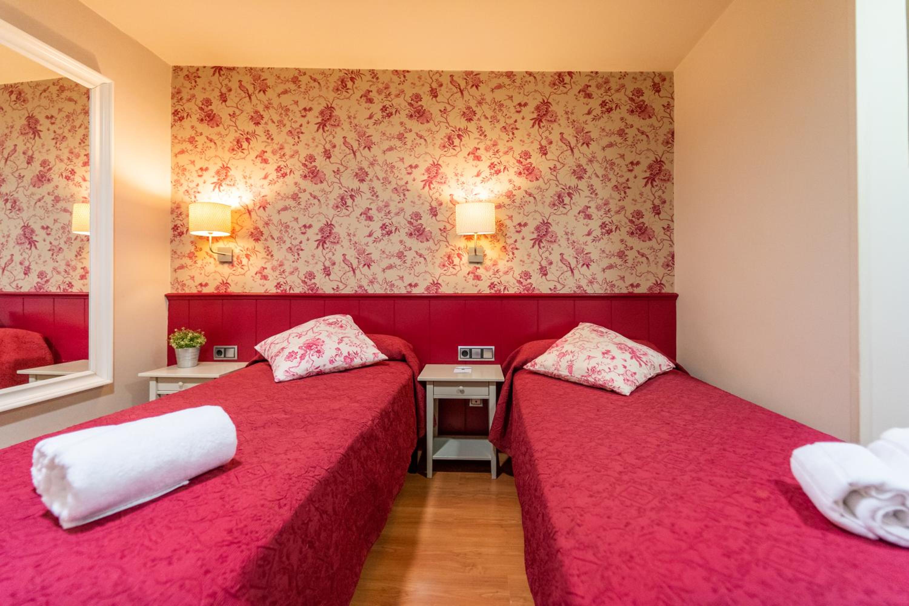 Double or Twin Room - Photo 3