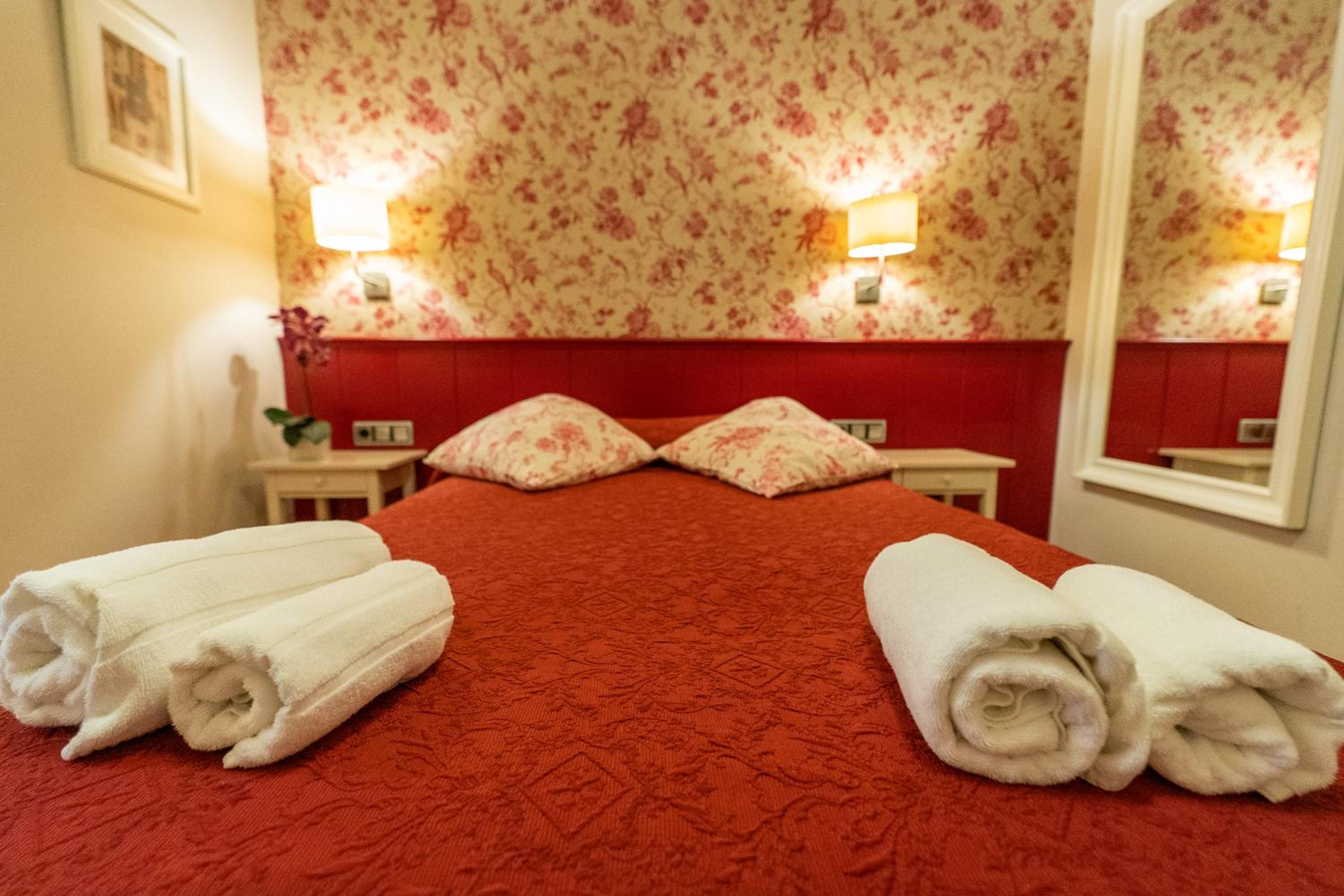 Double or Twin Room - Photo 10