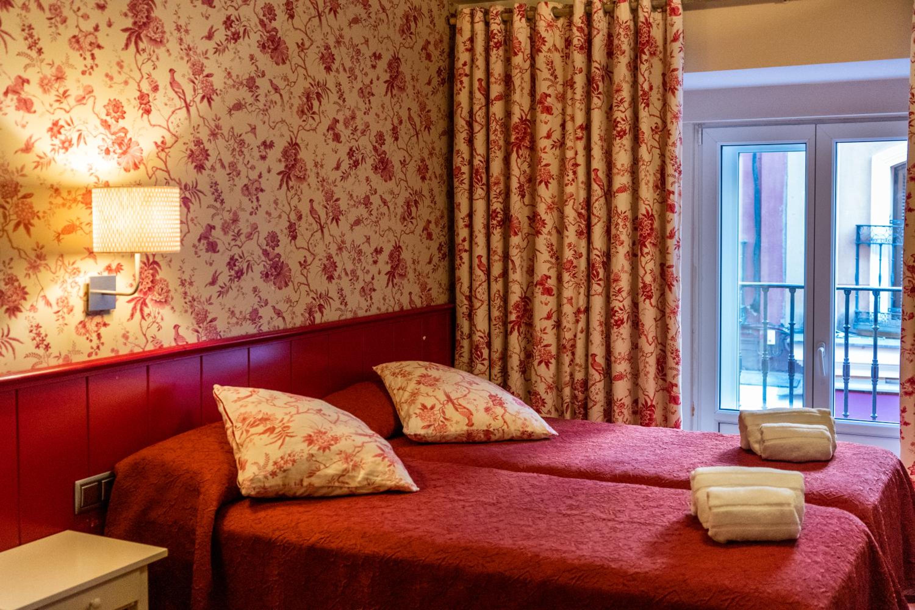 Double or Twin Room - Photo 13