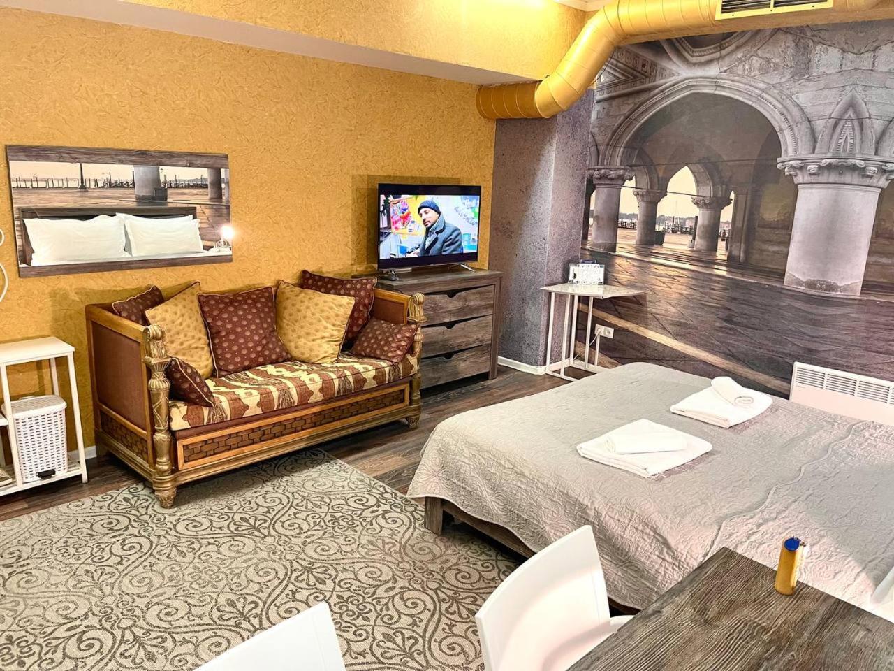 Double Room with Shared Bathroom photo 2