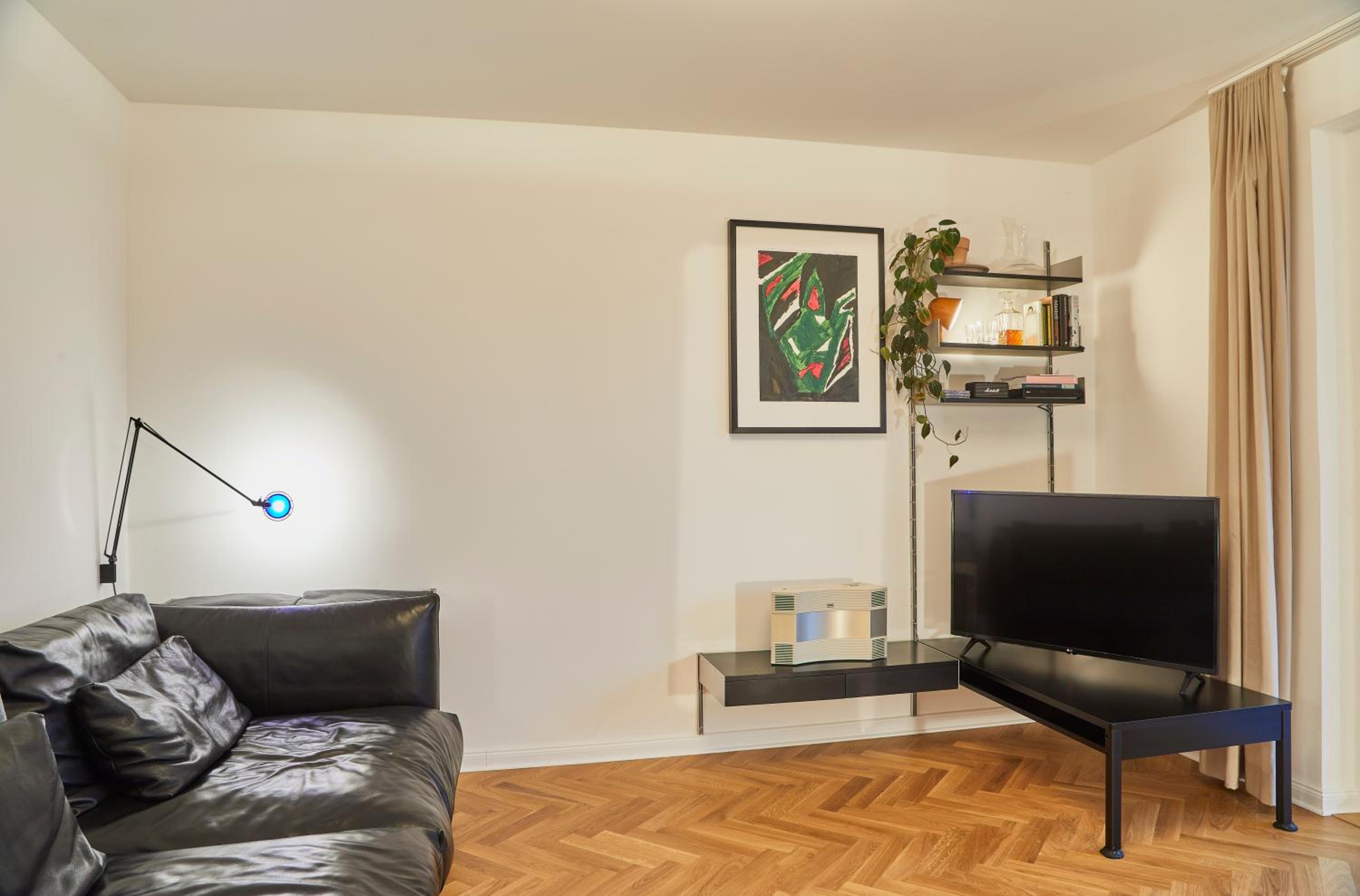 One-Bedroom Apartment - Photo 3
