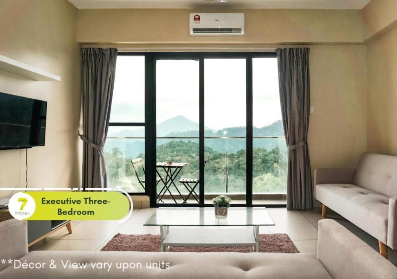 3-Bedroom Executive Suite with Balcony - Photo 7