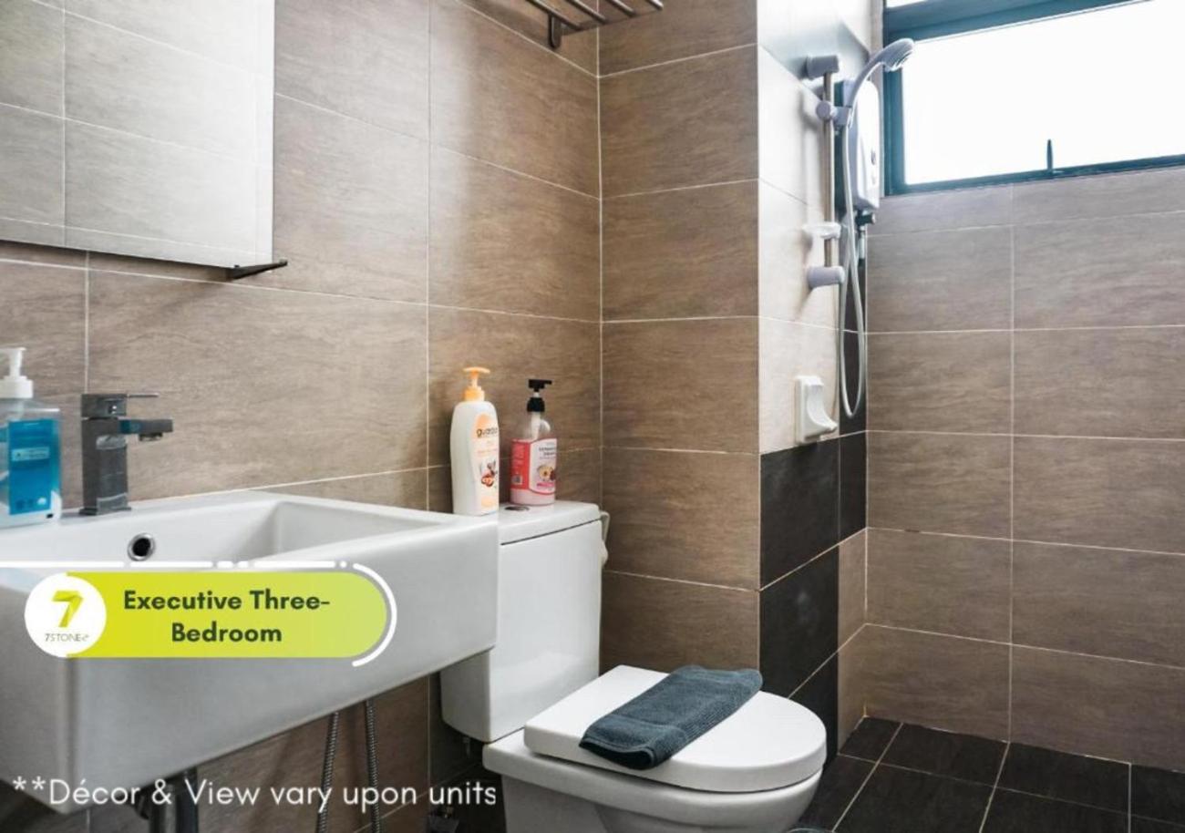 3-Bedroom Executive Suite with Balcony - Photo 4