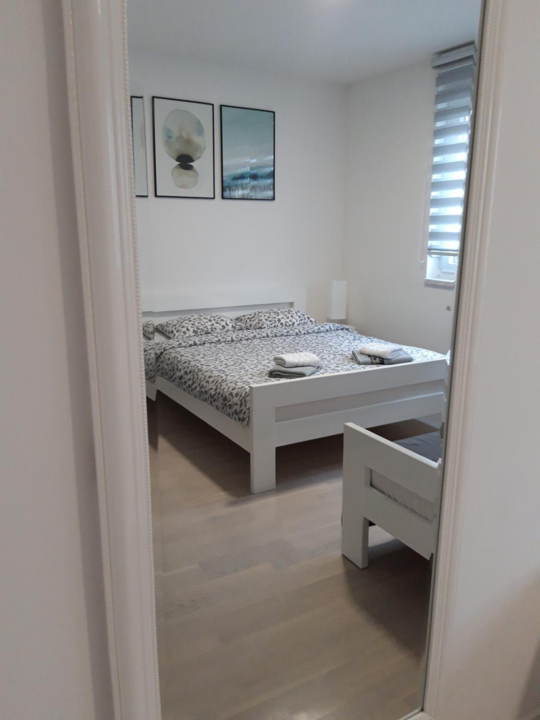 One-Bedroom Apartment photo 1