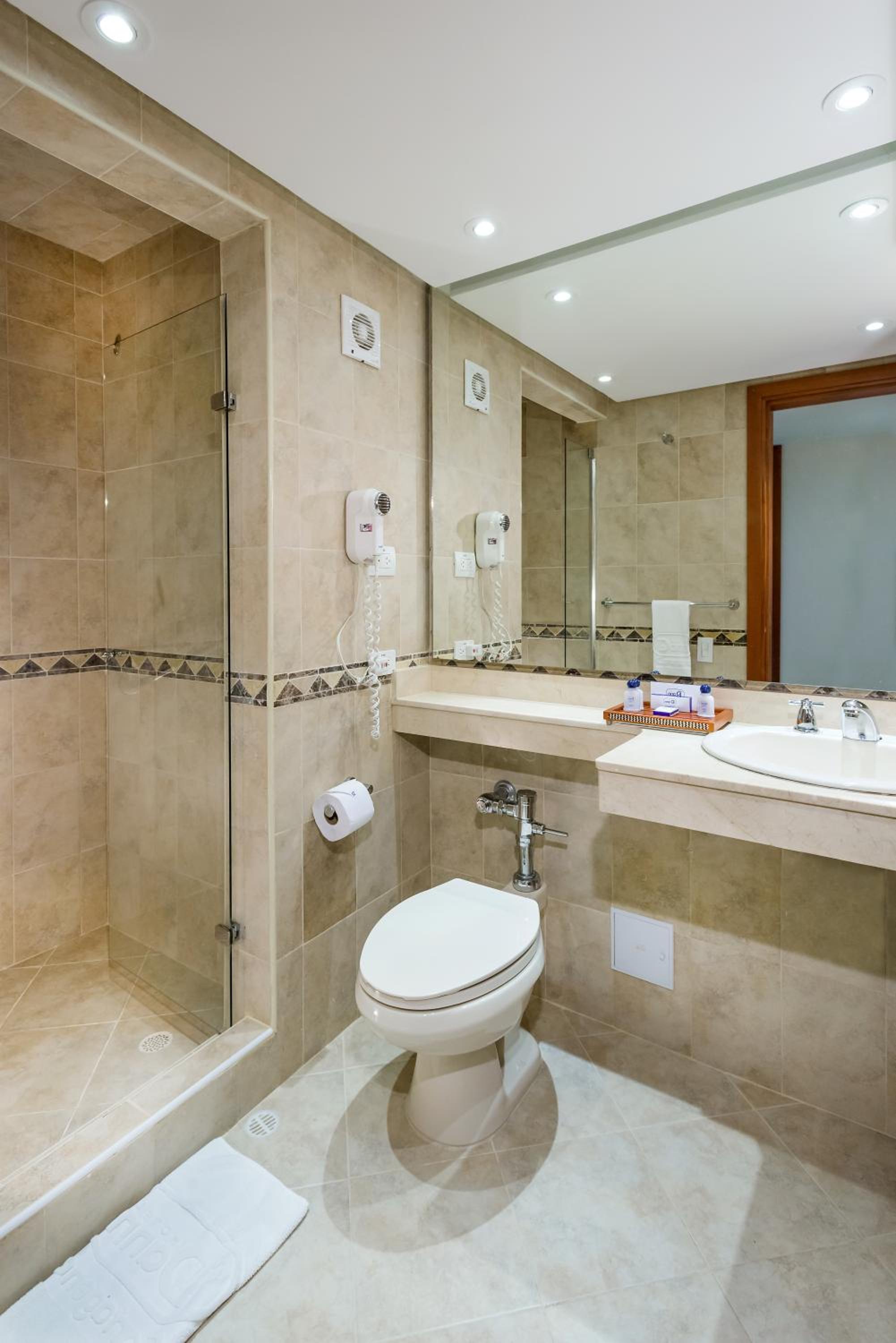 Superior King Room with Balcony and Sea View - Photo 4