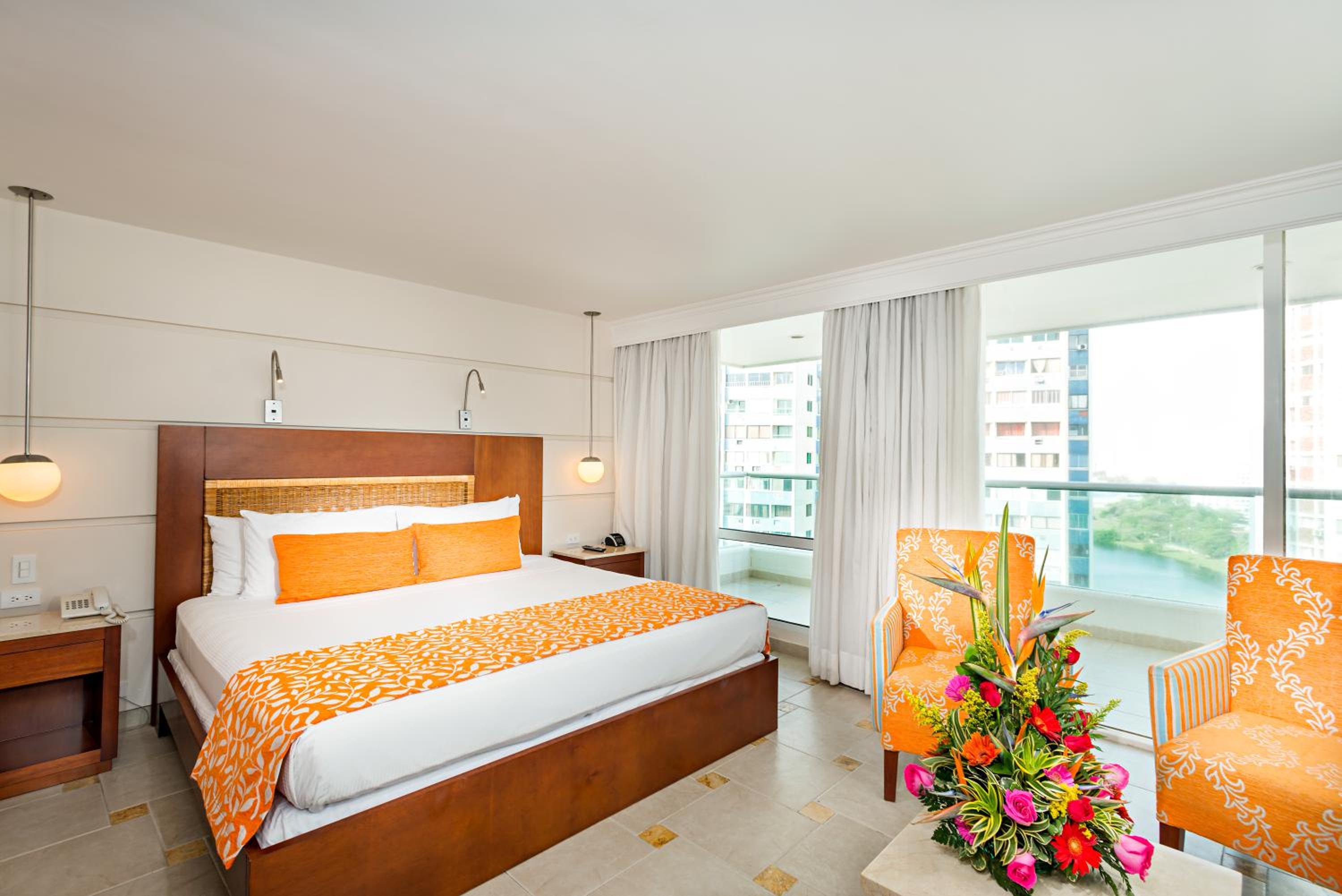 Superior King Room with City View photo 3