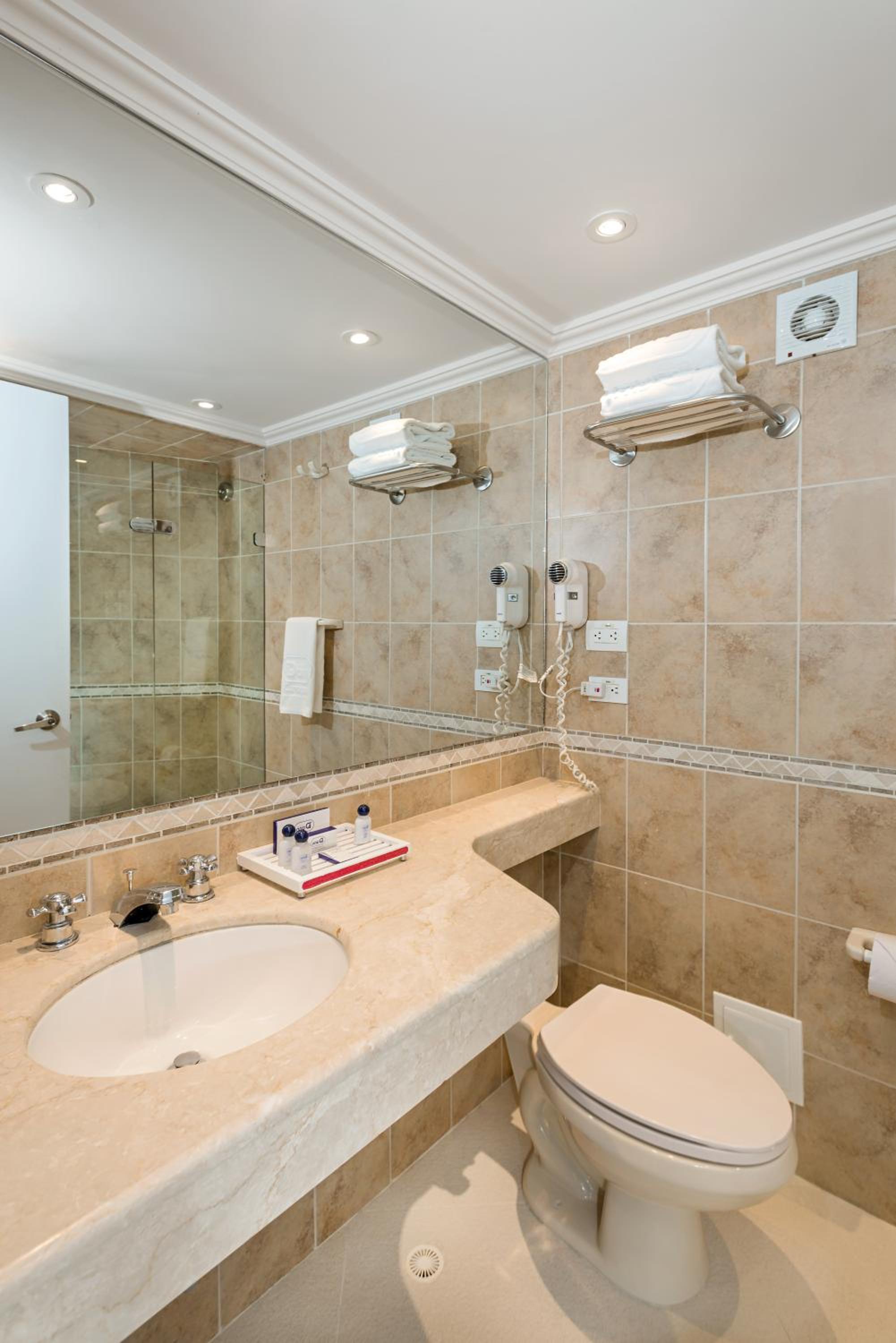 Superior King Room with Balcony and Sea View - Photo 6