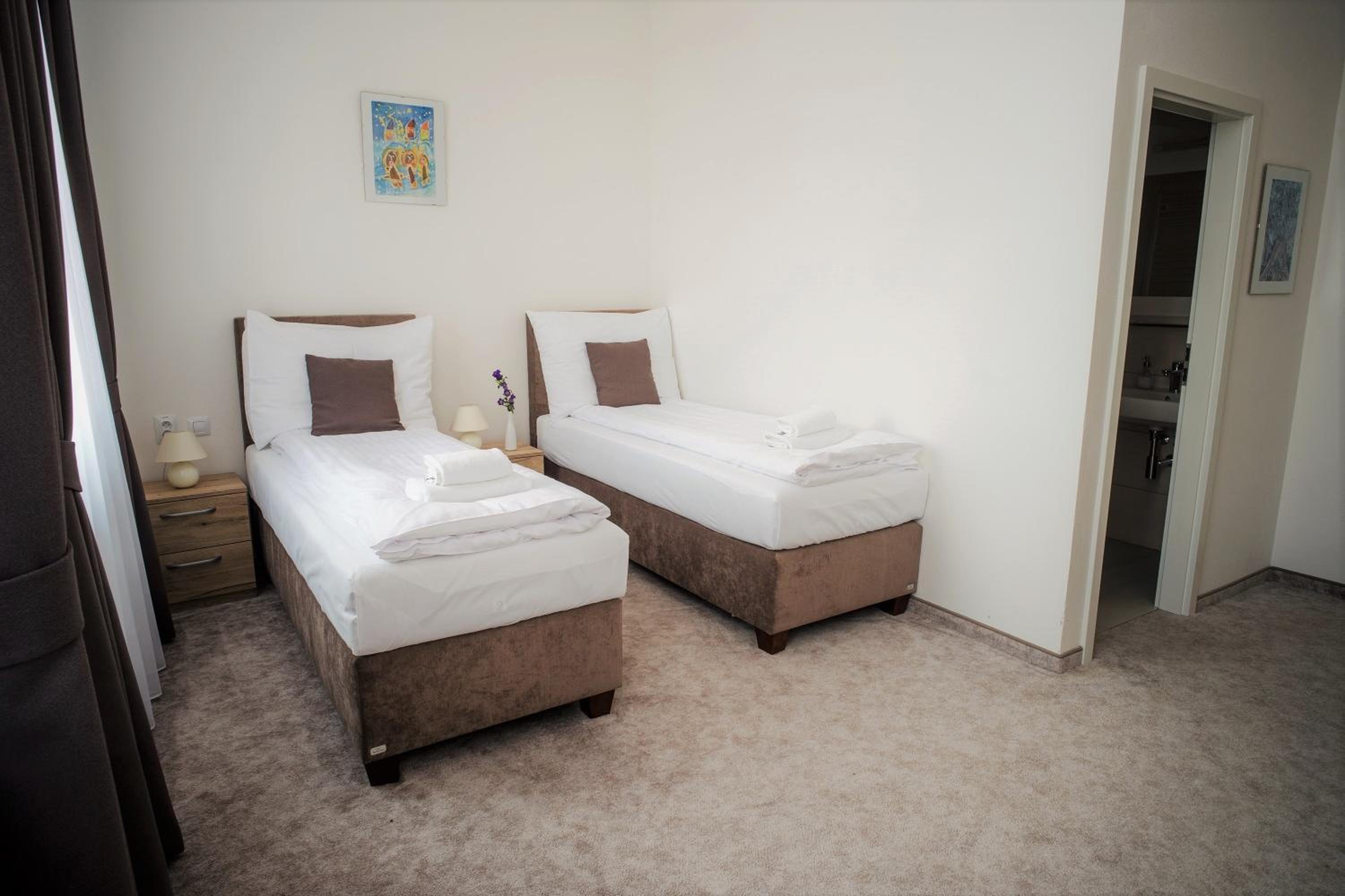 Double or Twin Room - Photo 7