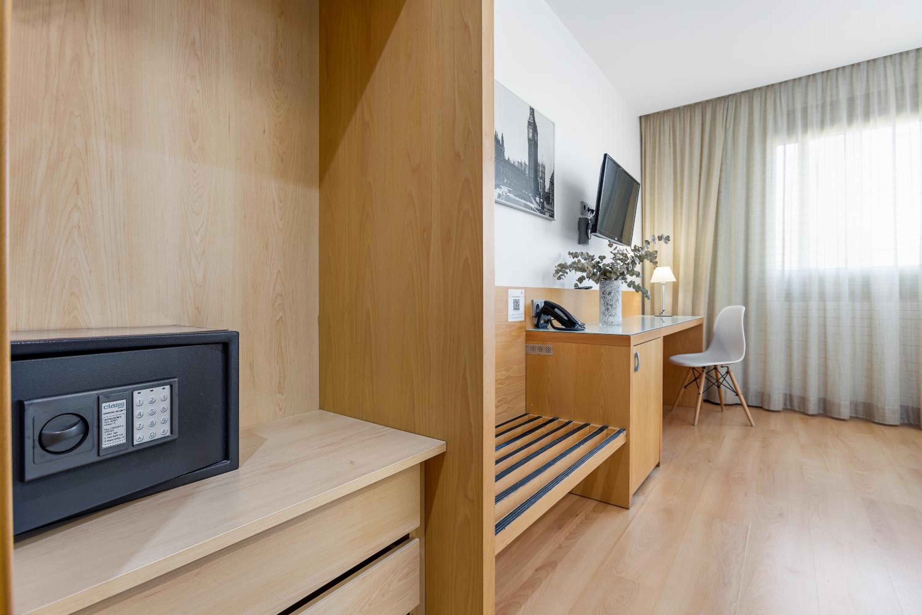 Twin Room - Photo 1