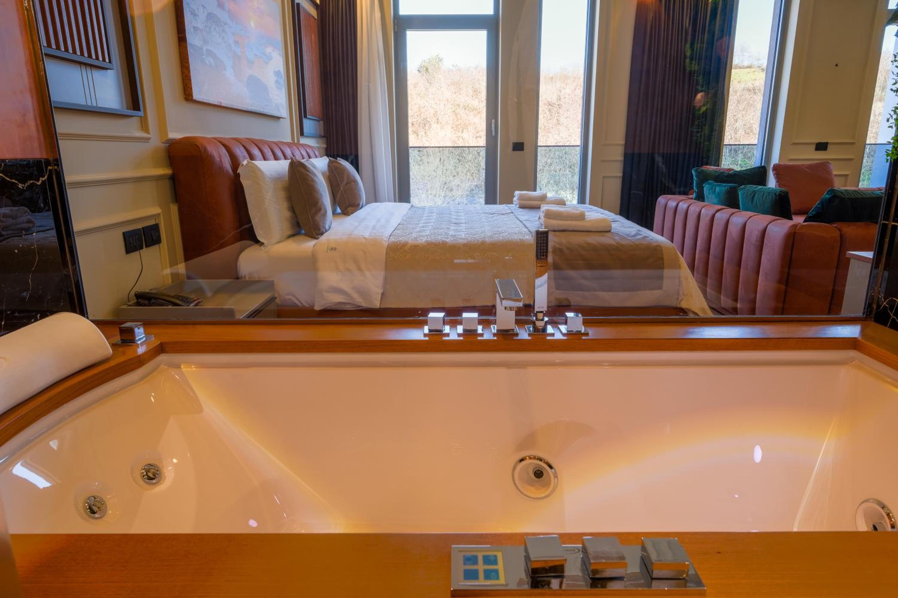 Suite with Hot Tub