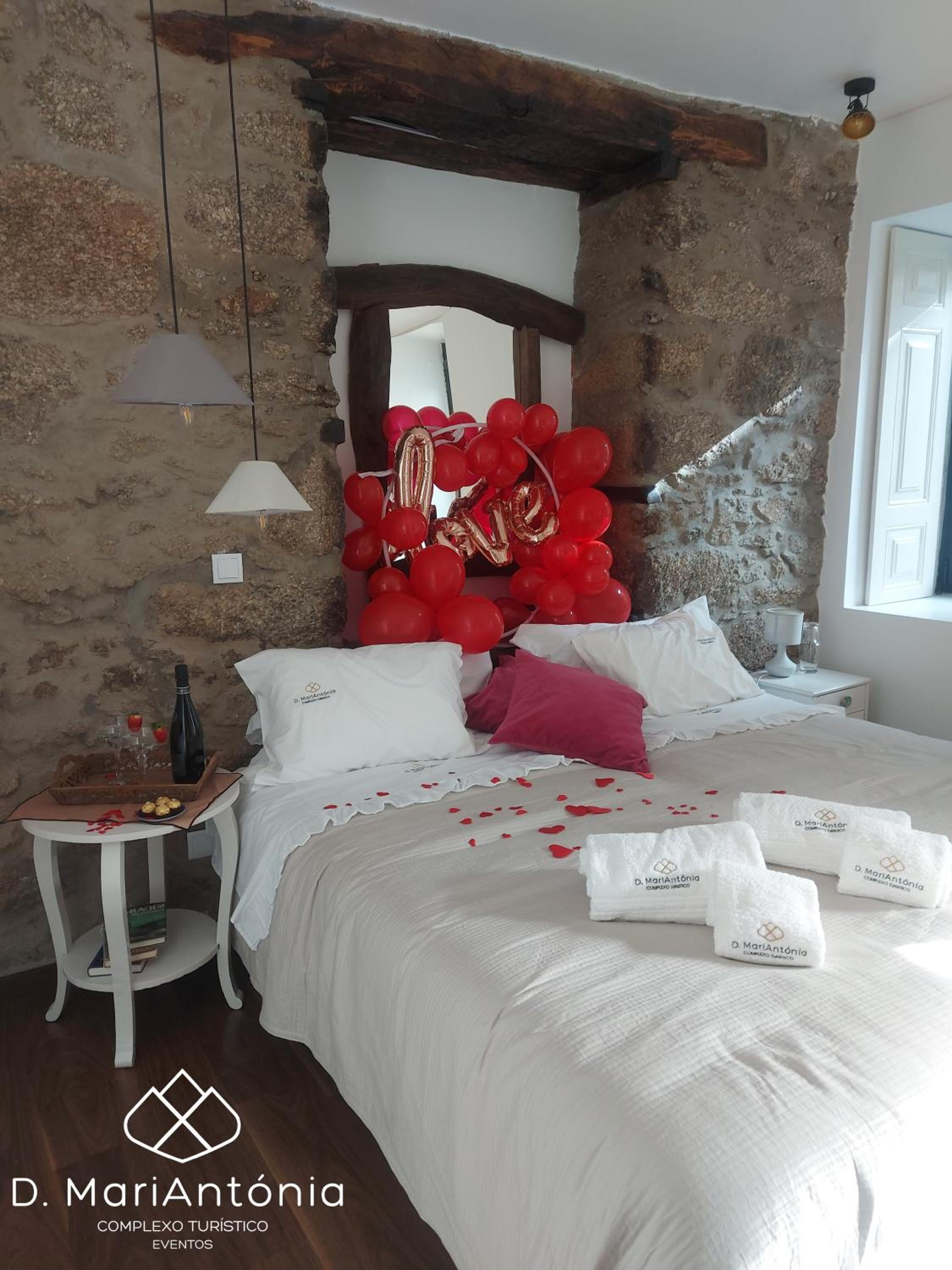 Deluxe Room (2 Adults + 1 Child) - Photo 4