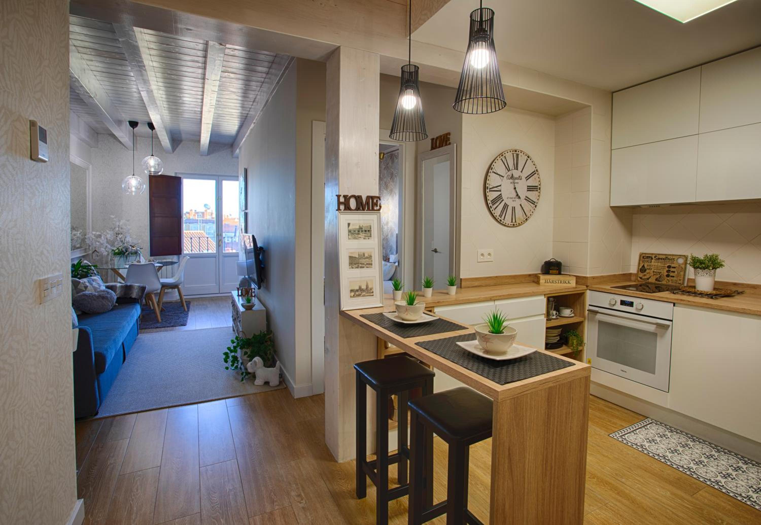 Apartment with Balcony - Photo 61
