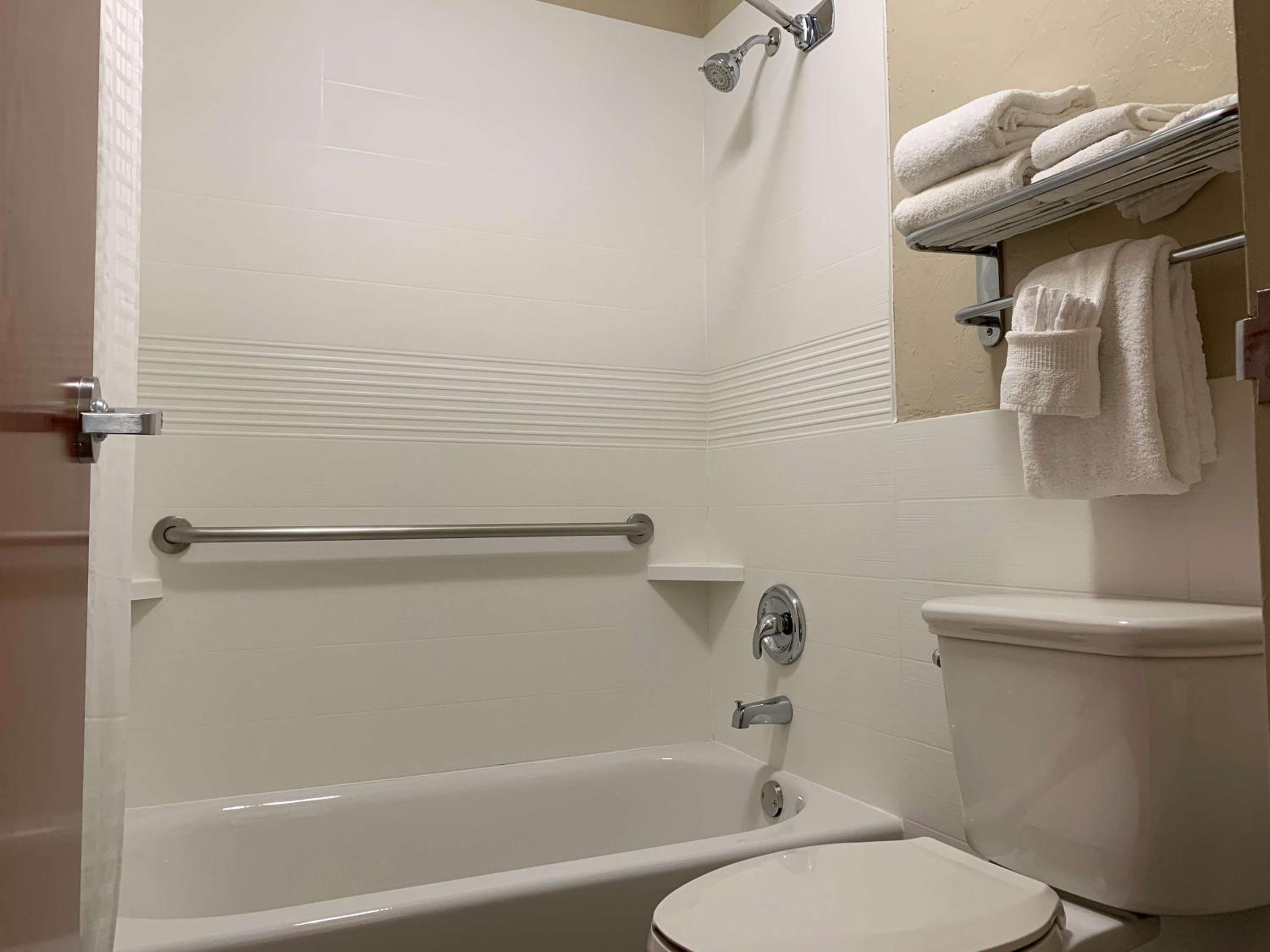King Room with Tub - Non-Smoking photo 2