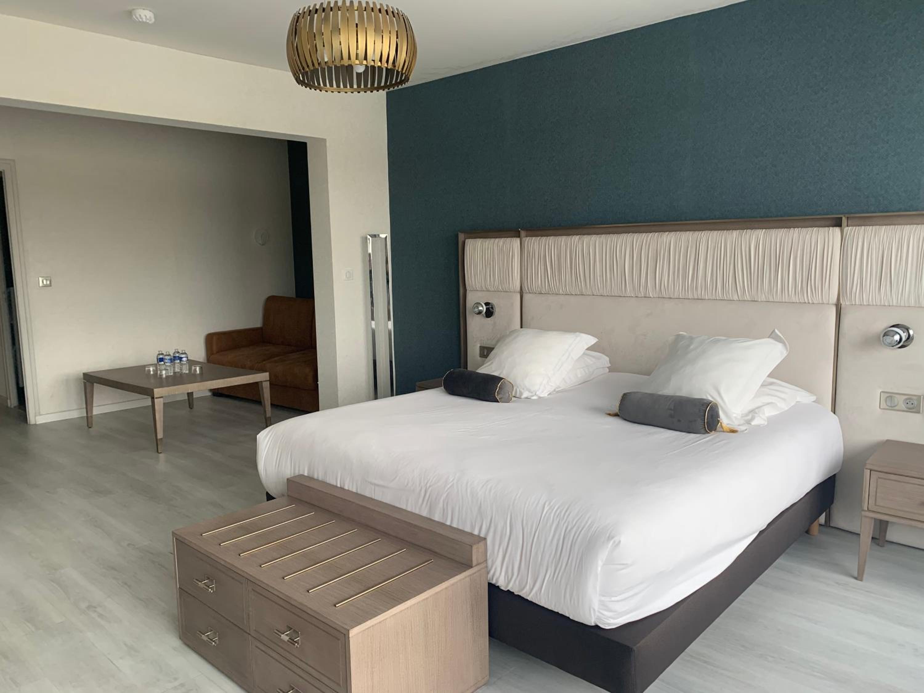 Deluxe Suite - Photo 1