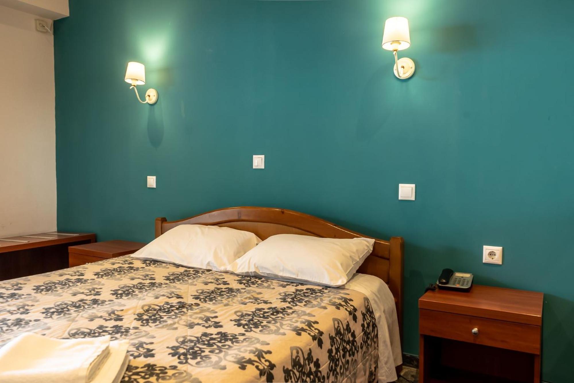 Budget Double Room - Photo 2