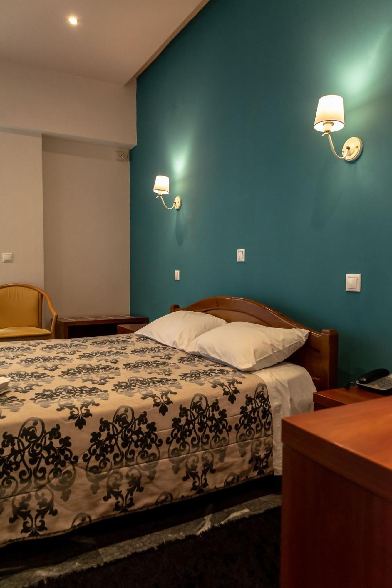 Budget Double Room - Photo 7