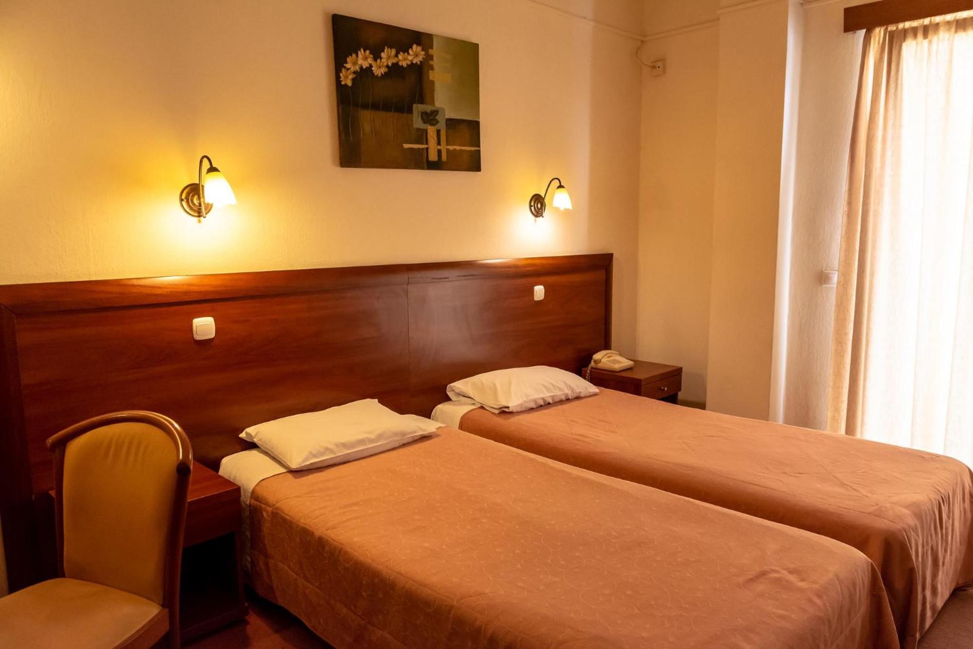 Budget Double Room - Photo 5